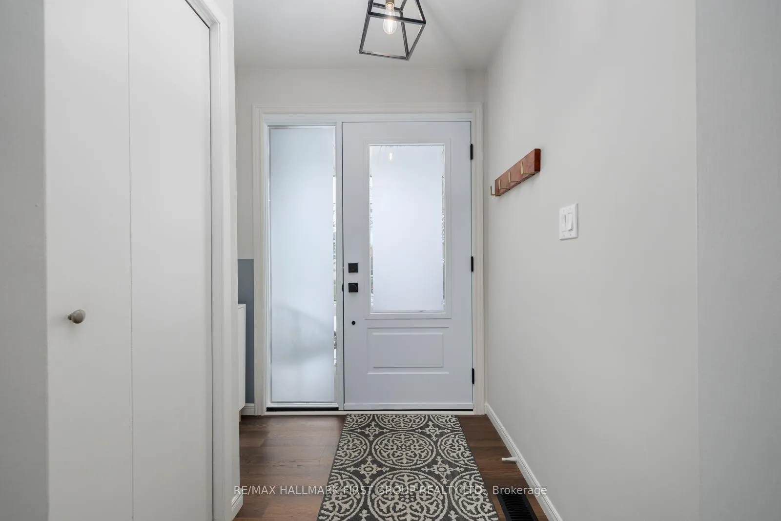 Photo 4 of 12 Lambs Lane, Clarington, Bowmanville — HOMEH