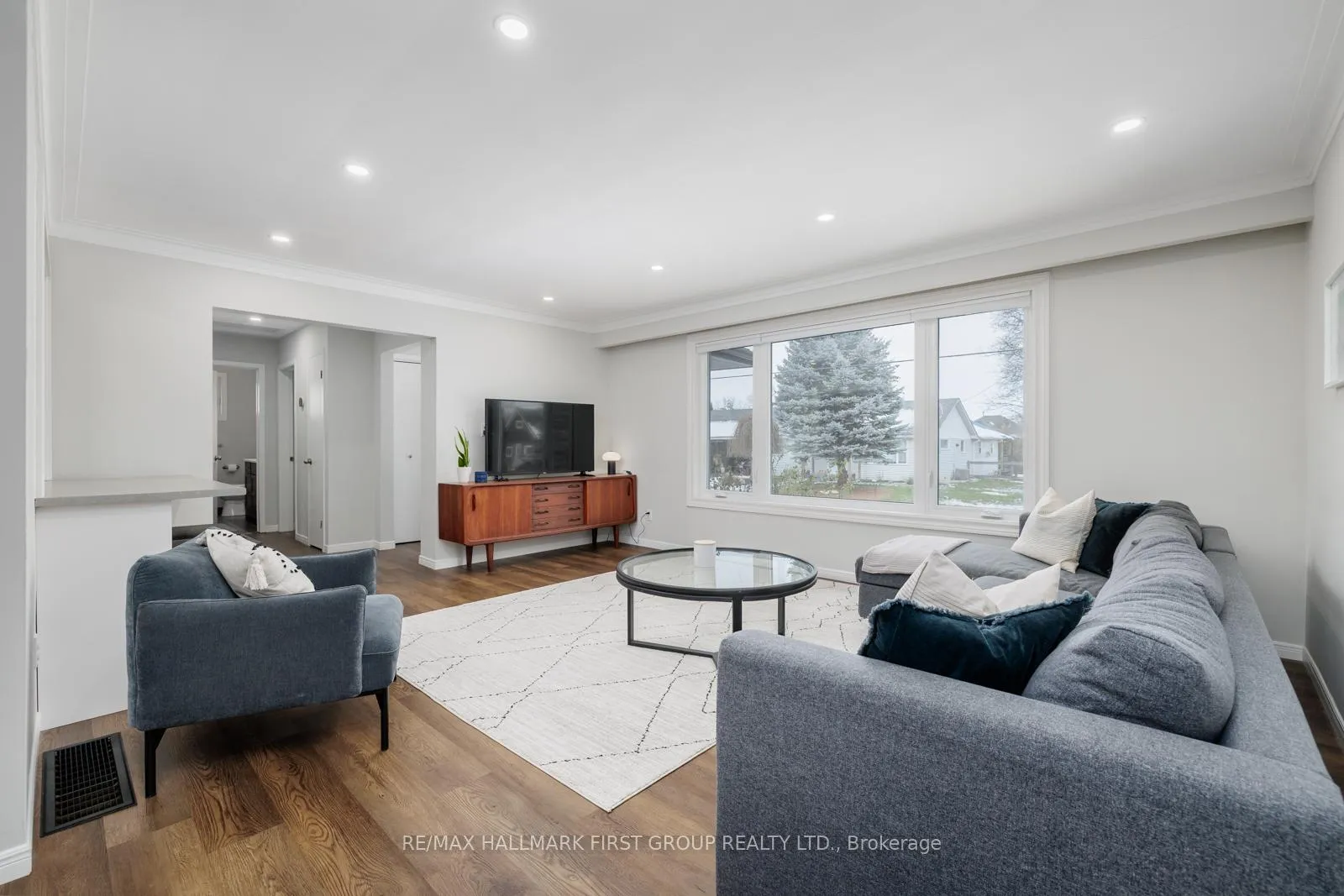Photo 10 of 12 Lambs Lane, Clarington, Bowmanville — HOMEH