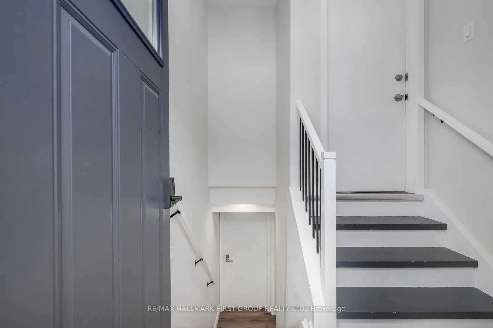 Photo 24 of 12 Lambs Lane, Clarington, Bowmanville — HOMEH