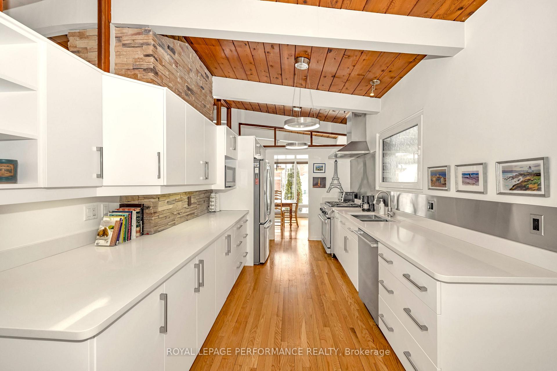 Photo 11 of 692 Highland Avenue, Ottawa, Laurentianview — HOMEH