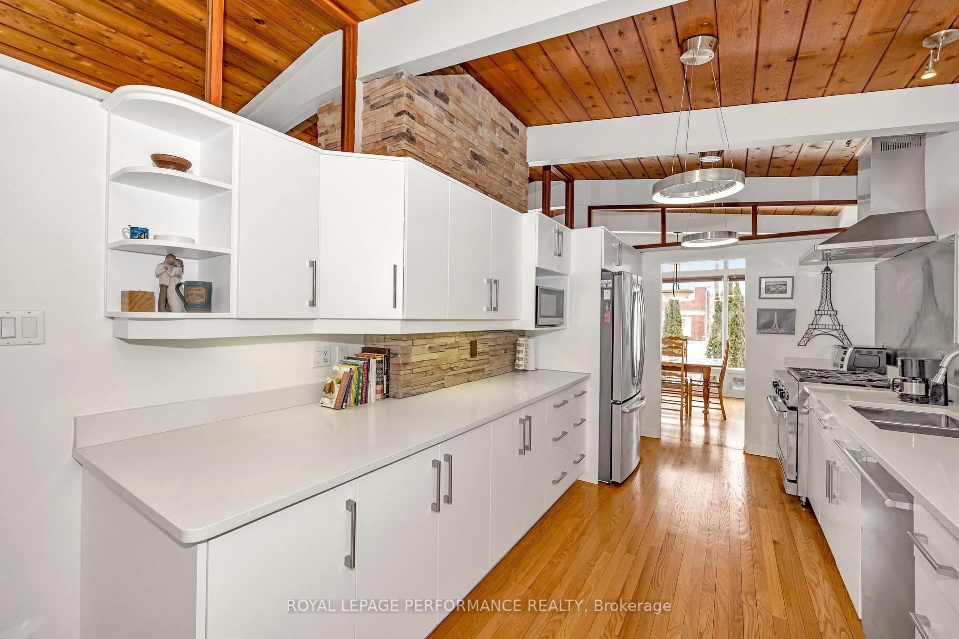 Photo 15 of 692 Highland Avenue, Ottawa, Laurentianview — HOMEH