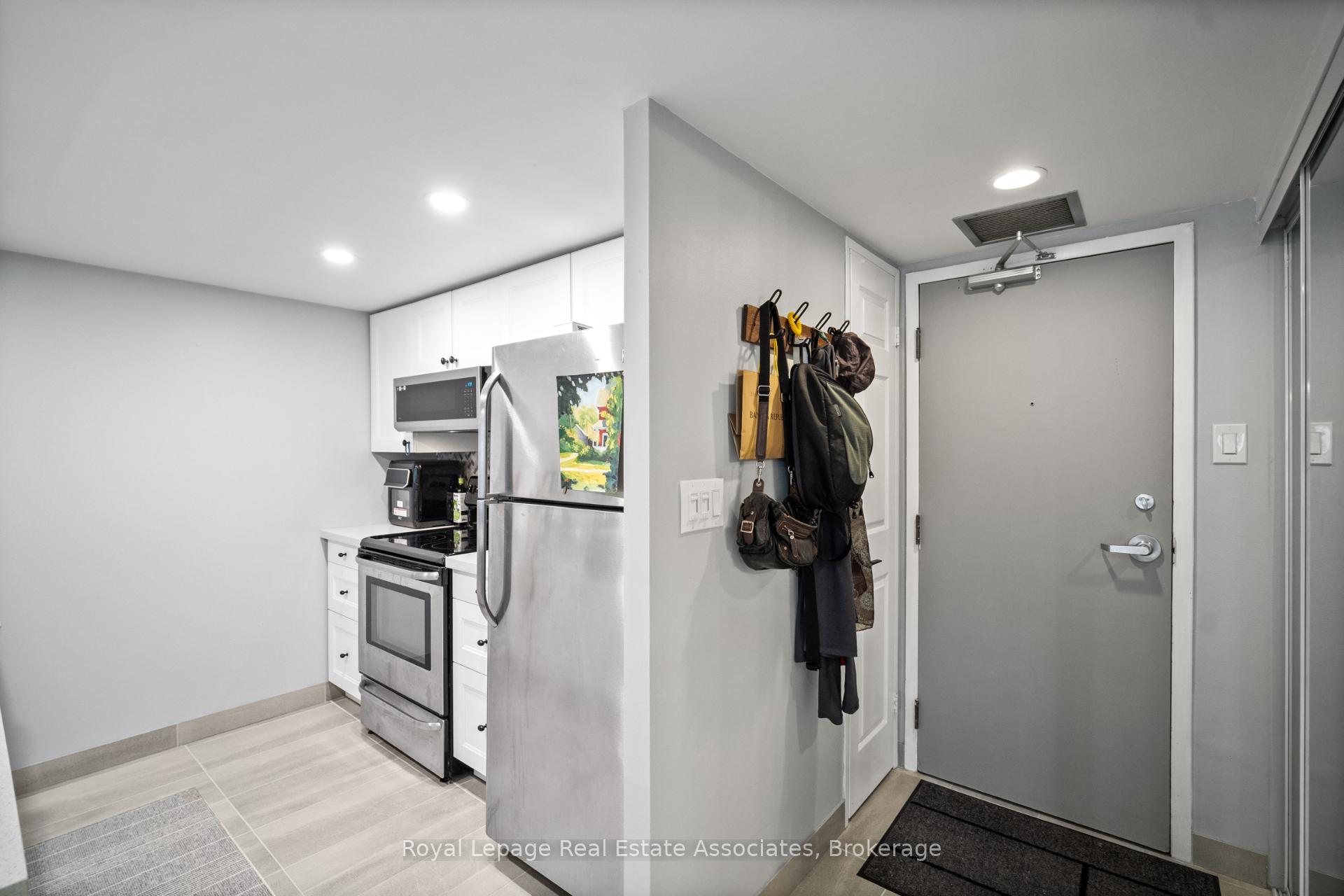 Photo 2 of Unit 805, 705 King Street W, Toronto, Niagara — HOMEH