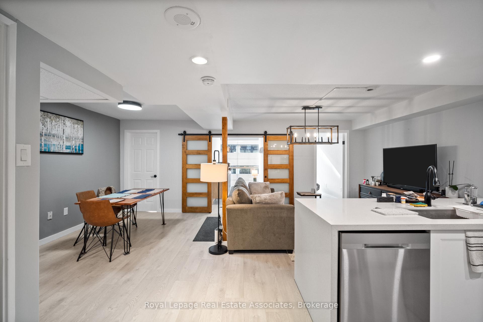 Photo 4 of Unit 805, 705 King Street W, Toronto, Niagara — HOMEH
