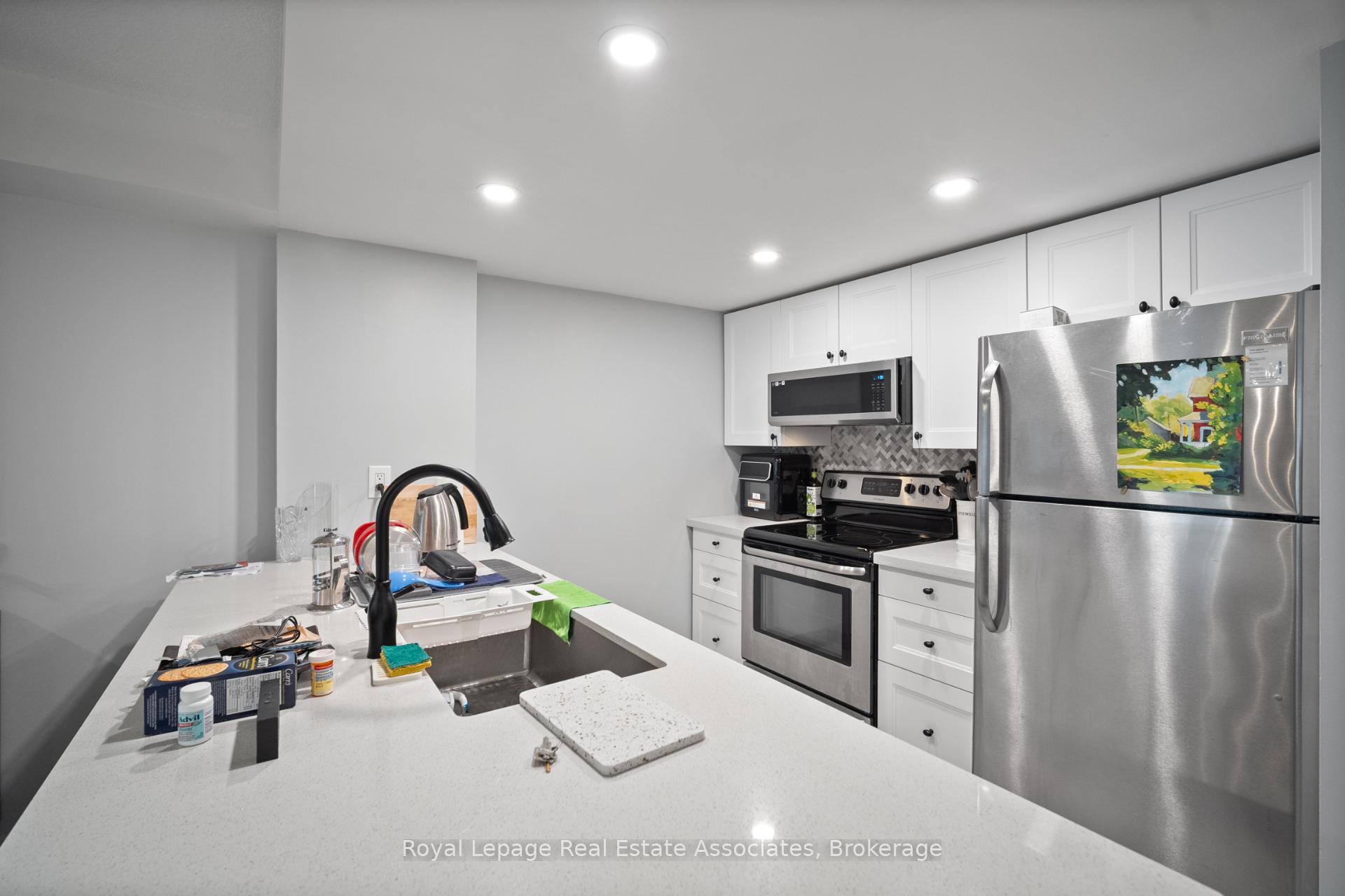 Photo 5 of Unit 805, 705 King Street W, Toronto, Niagara — HOMEH