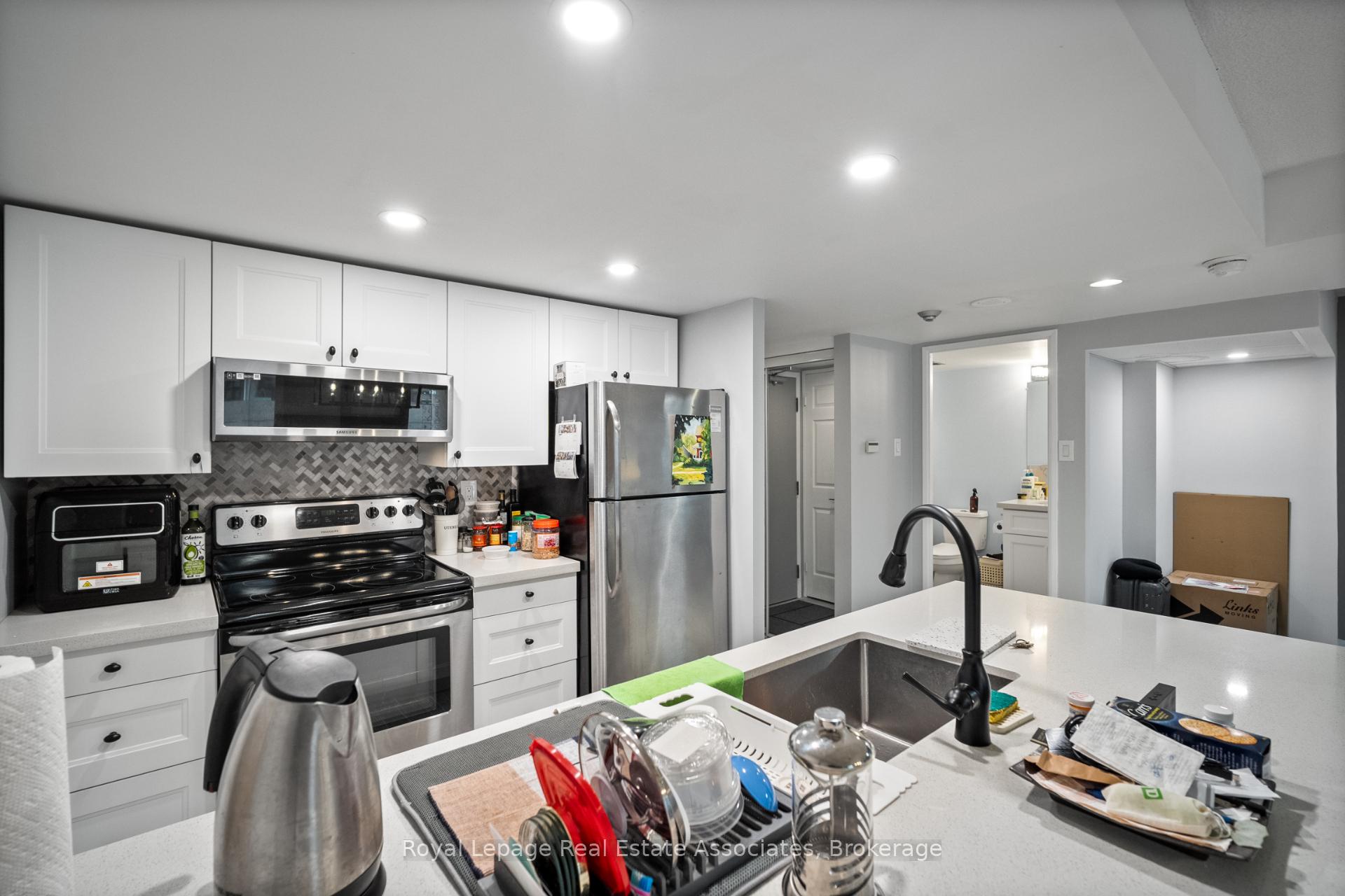 Photo 6 of Unit 805, 705 King Street W, Toronto, Niagara — HOMEH