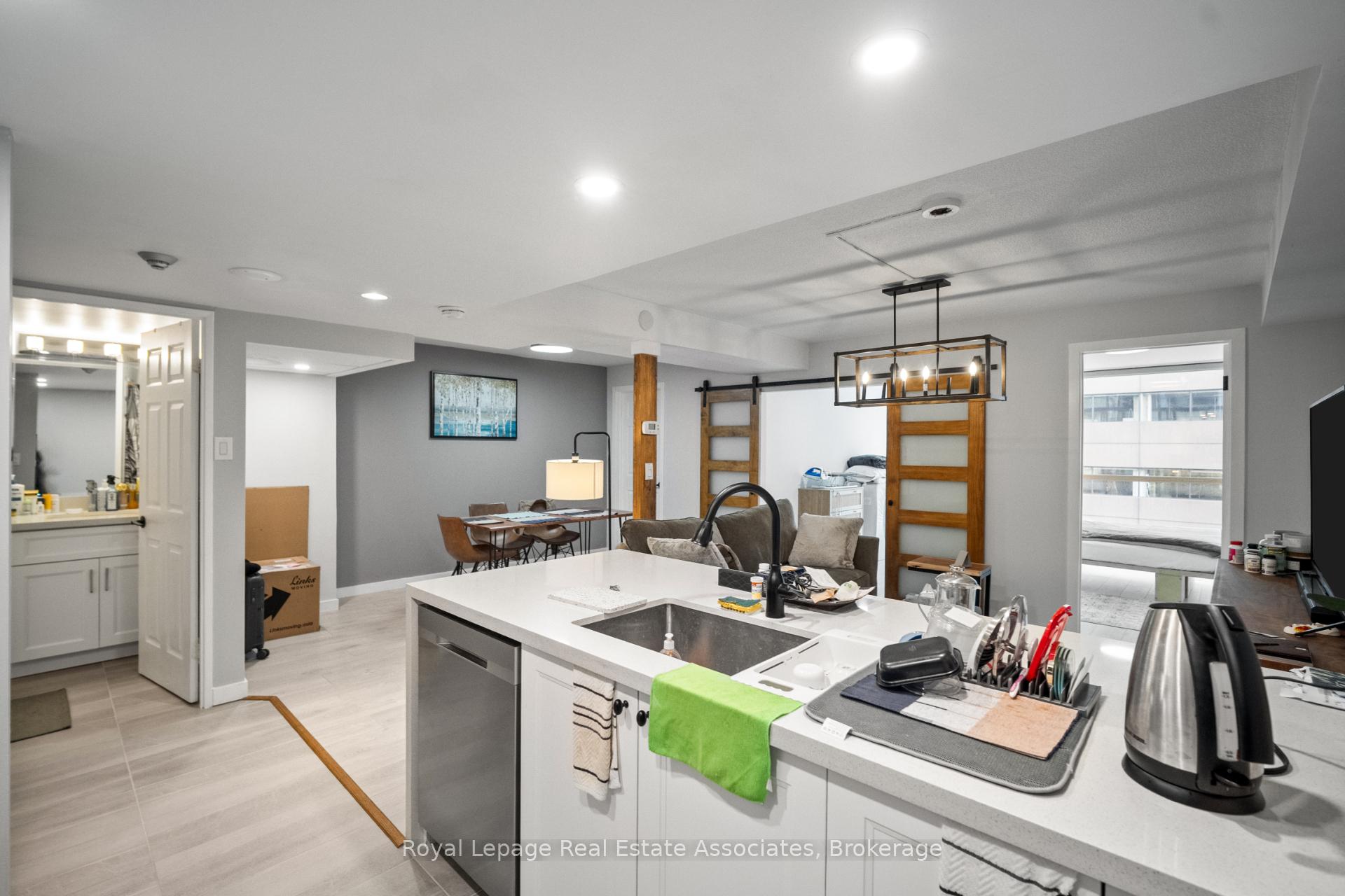 Photo 7 of Unit 805, 705 King Street W, Toronto, Niagara — HOMEH