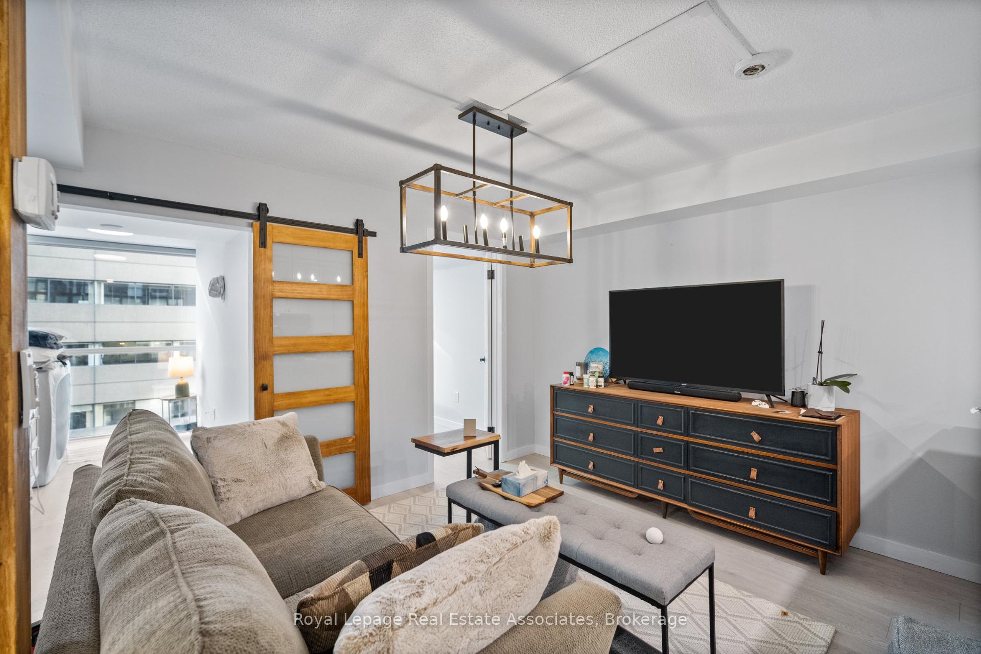 Photo 8 of Unit 805, 705 King Street W, Toronto, Niagara — HOMEH