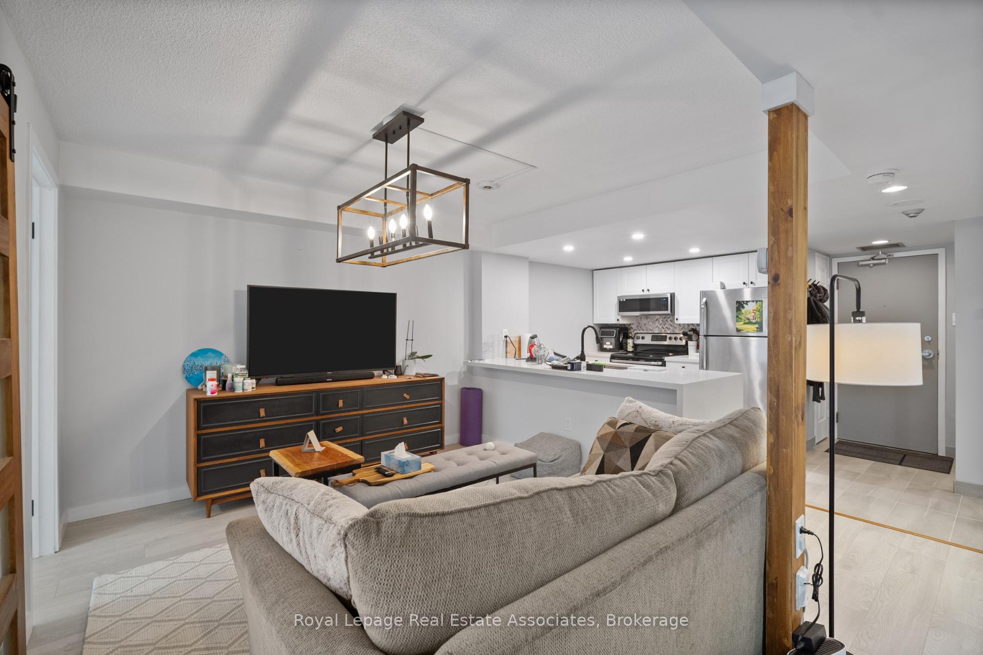 Photo 11 of Unit 805, 705 King Street W, Toronto, Niagara — HOMEH
