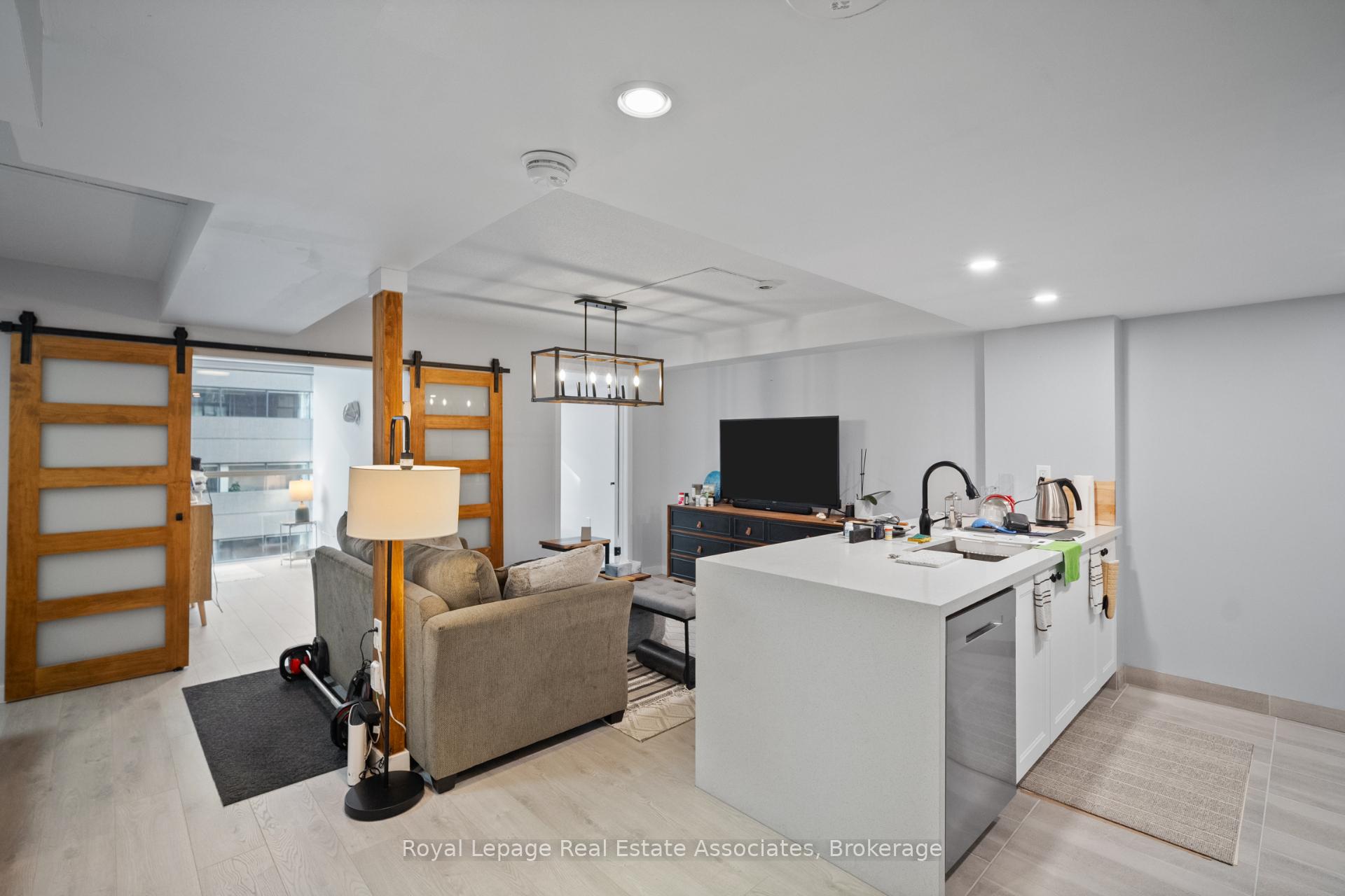 Photo 17 of Unit 805, 705 King Street W, Toronto, Niagara — HOMEH