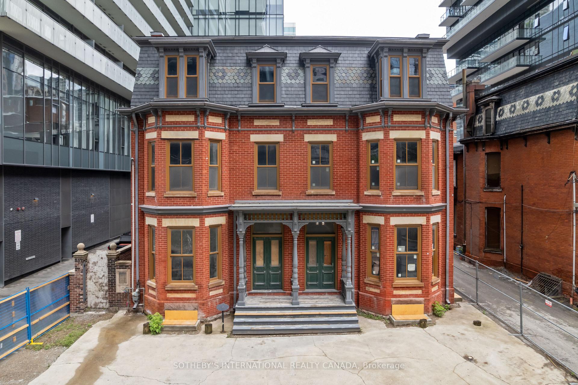 Front of Unit Lower, 62 Charles Street E