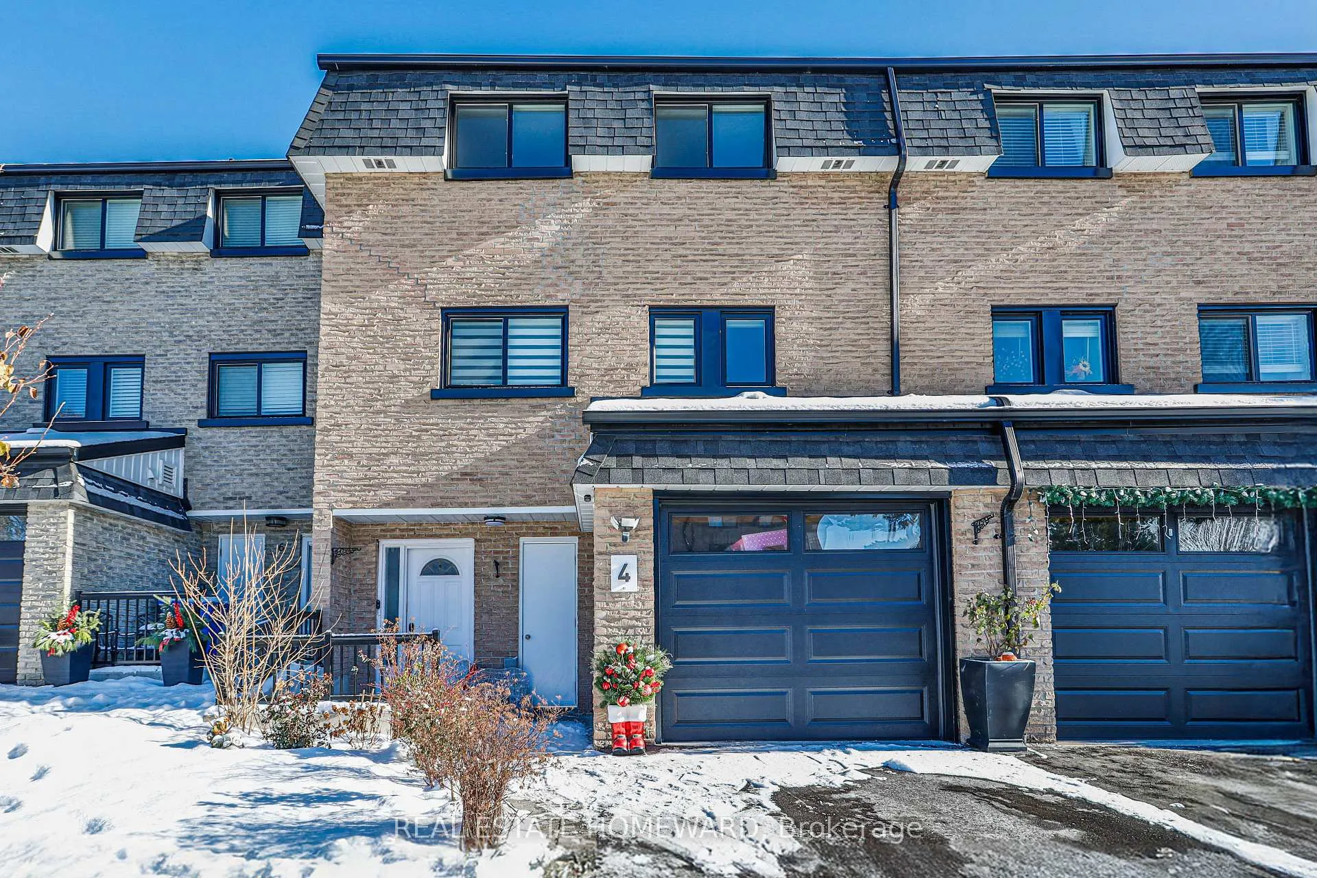 Photo 2 of 4 Poplar Crescent, Aurora, Aurora Highlands — HOMEH
