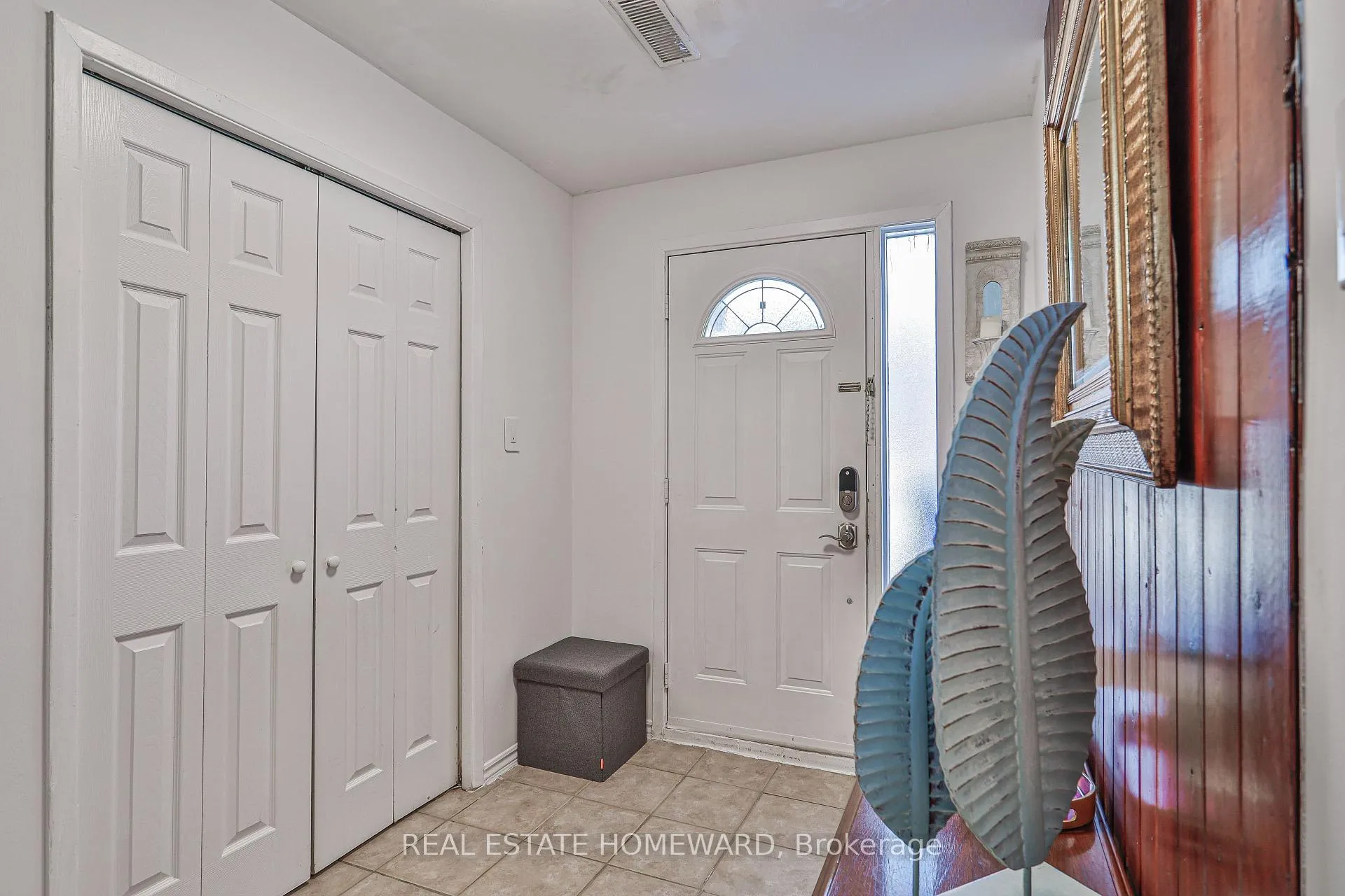 Photo 3 of 4 Poplar Crescent, Aurora, Aurora Highlands — HOMEH