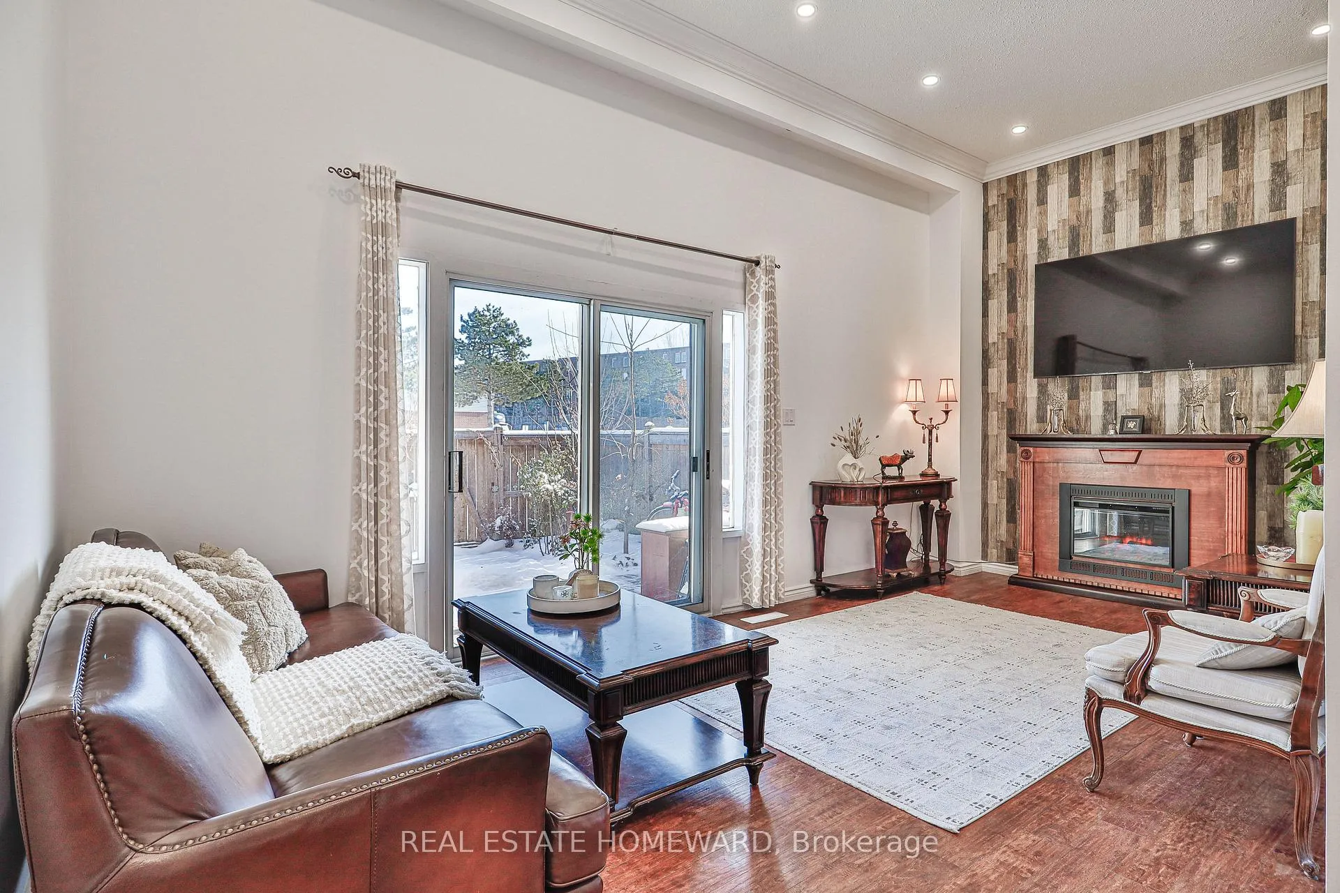 Photo 7 of 4 Poplar Crescent, Aurora, Aurora Highlands — HOMEH