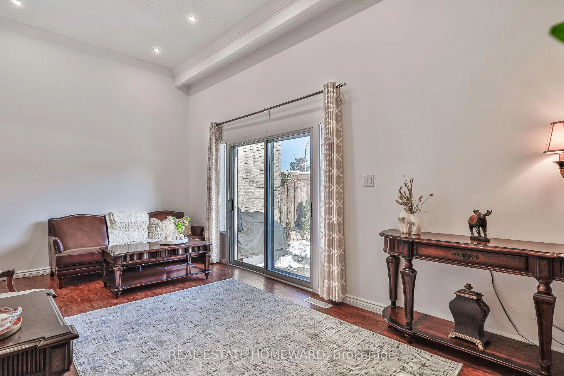 Photo 8 of 4 Poplar Crescent, Aurora, Aurora Highlands — HOMEH