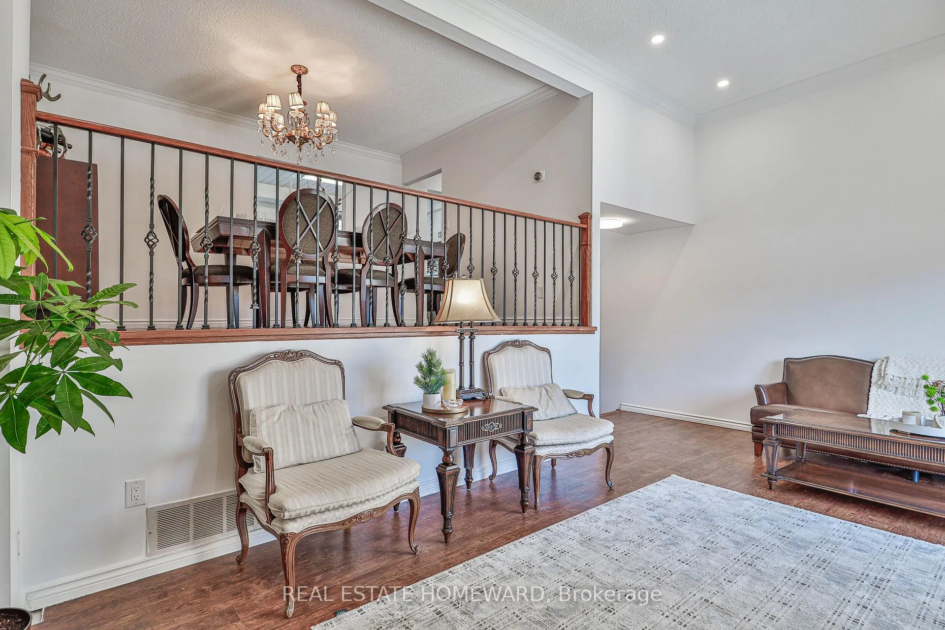 Photo 10 of 4 Poplar Crescent, Aurora, Aurora Highlands — HOMEH