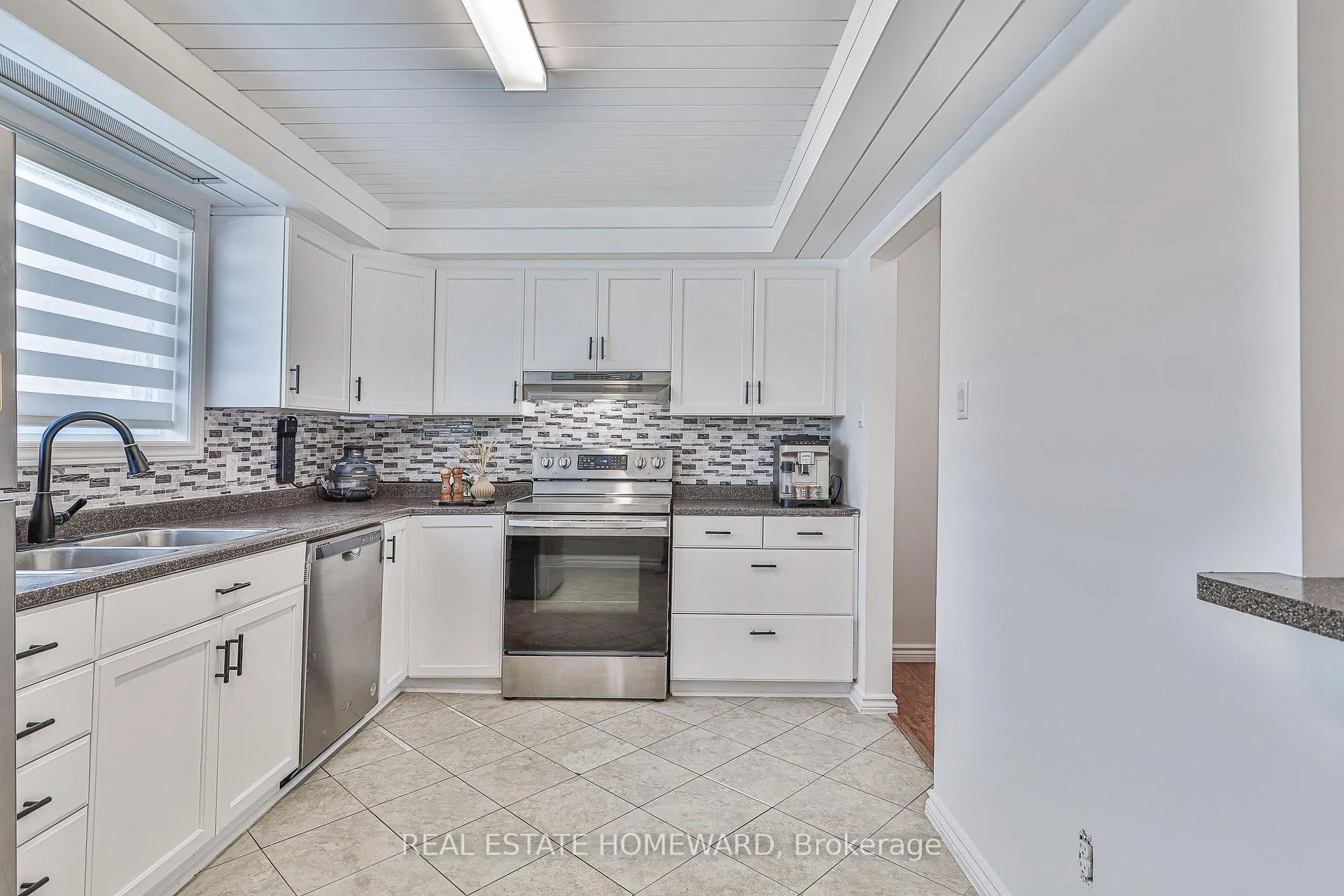 Photo 15 of 4 Poplar Crescent, Aurora, Aurora Highlands — HOMEH