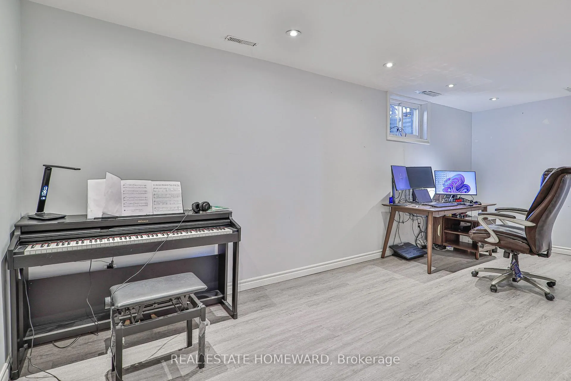 Photo 38 of 4 Poplar Crescent, Aurora, Aurora Highlands — HOMEH