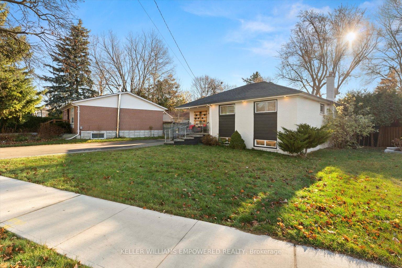Photo 2 of Unit (Main Level), 65 Murray Drive, Aurora, Aurora Highlands — HOMEH