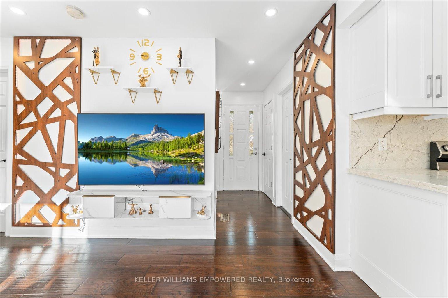 Photo 6 of Unit (Main Level), 65 Murray Drive, Aurora, Aurora Highlands — HOMEH