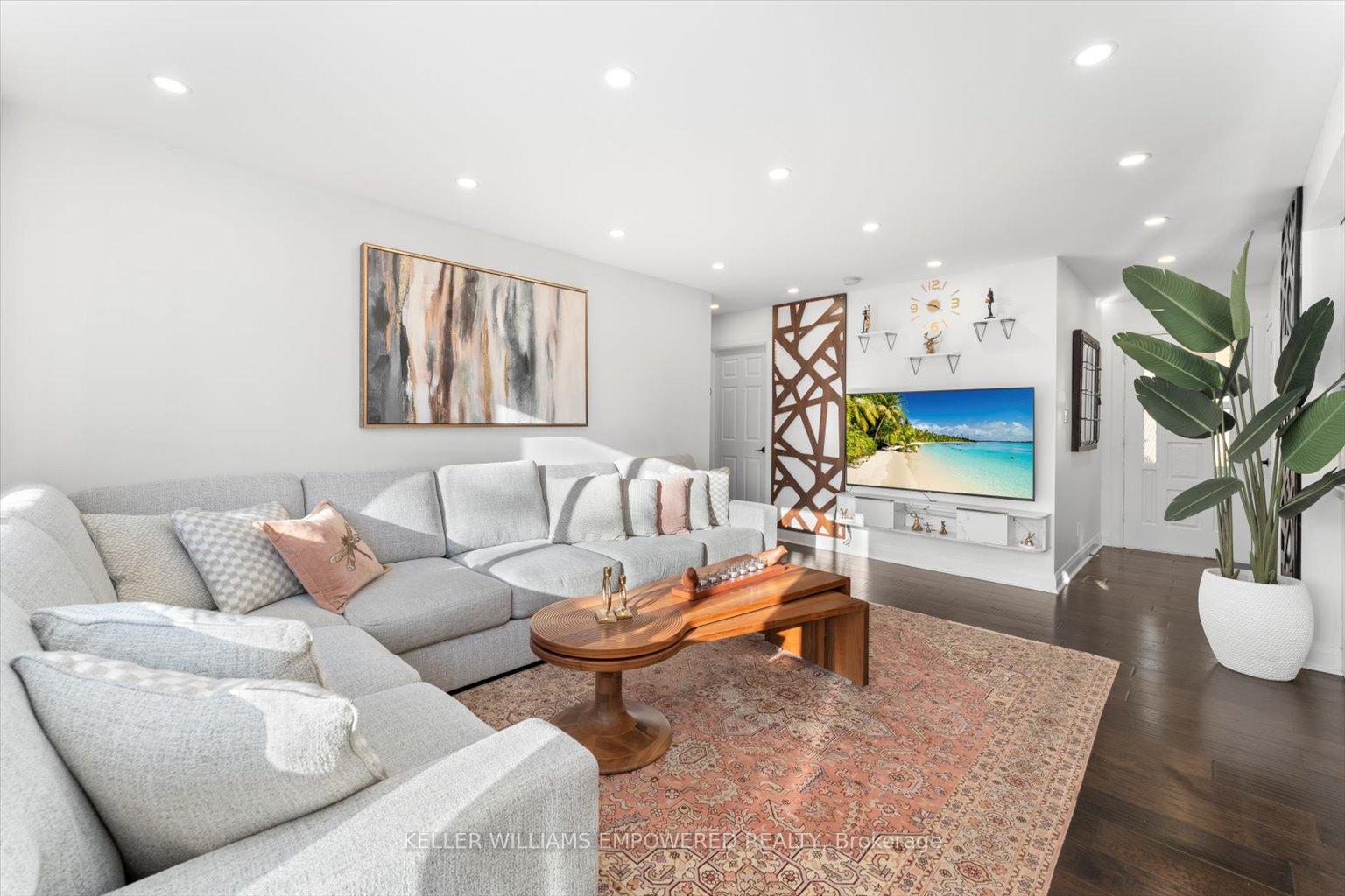 Photo 5 of Unit (Main Level), 65 Murray Drive, Aurora, Aurora Highlands — HOMEH