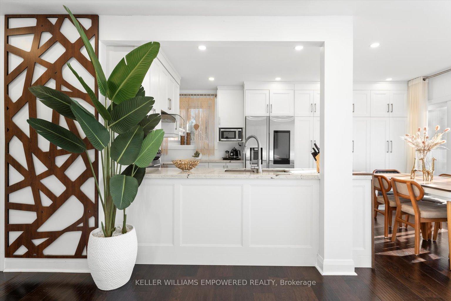 Photo 8 of Unit (Main Level), 65 Murray Drive, Aurora, Aurora Highlands — HOMEH