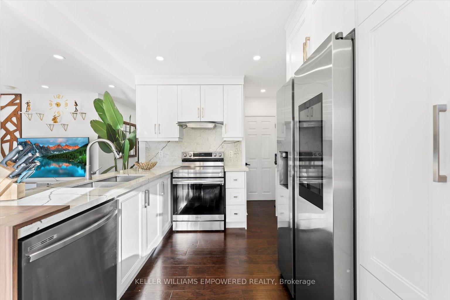 Photo 9 of Unit (Main Level), 65 Murray Drive, Aurora, Aurora Highlands — HOMEH
