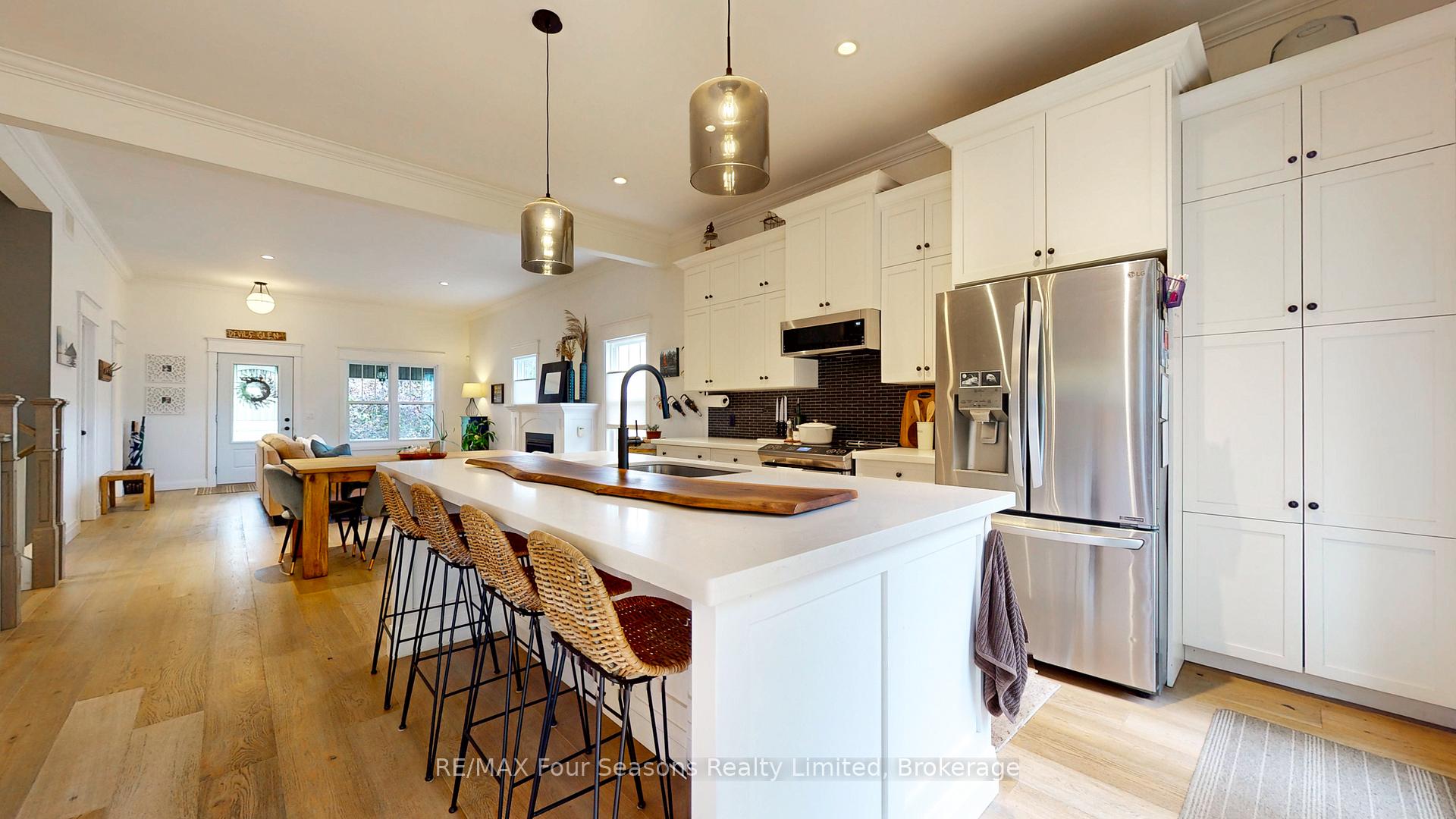 Photo 10 of 328 Walnut Street, Collingwood — HOMEH