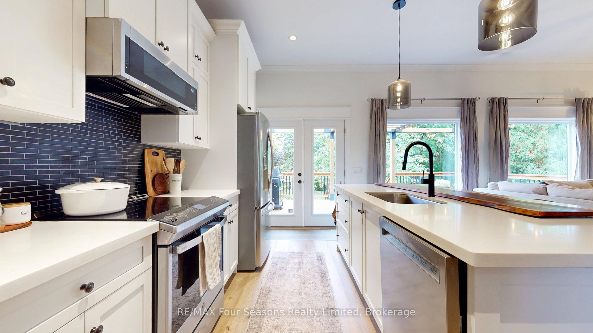 Photo 9 of 328 Walnut Street, Collingwood — HOMEH