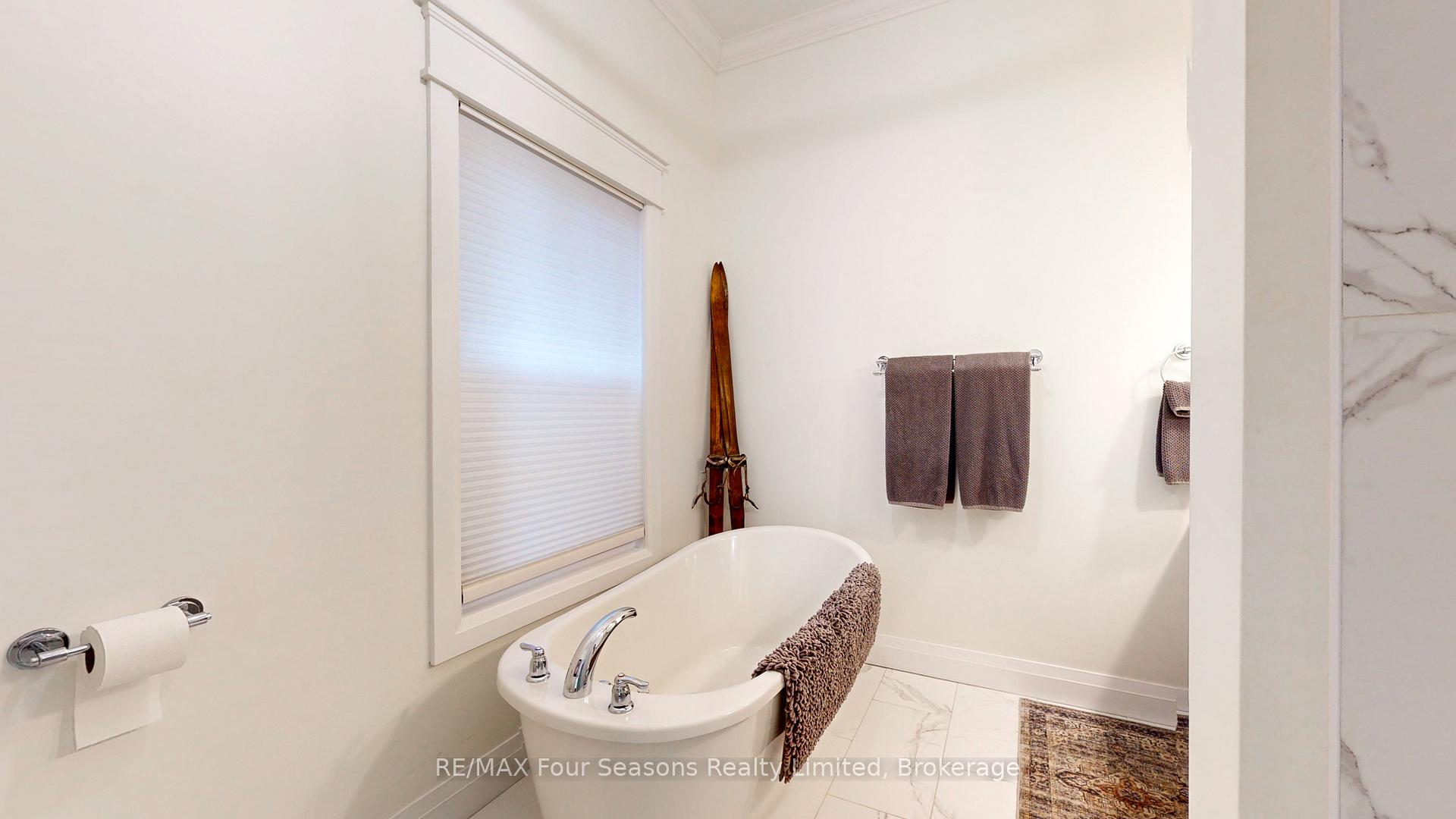 Photo 16 of 328 Walnut Street, Collingwood — HOMEH
