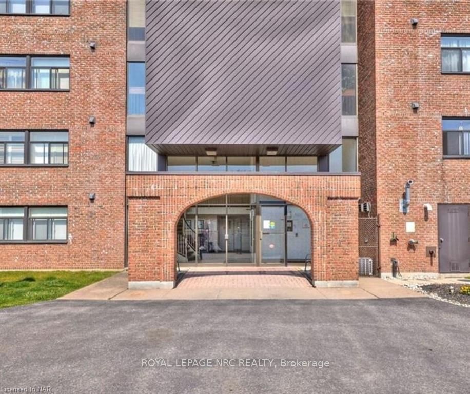 Front of Unit 313, 276 Oakdale Avenue