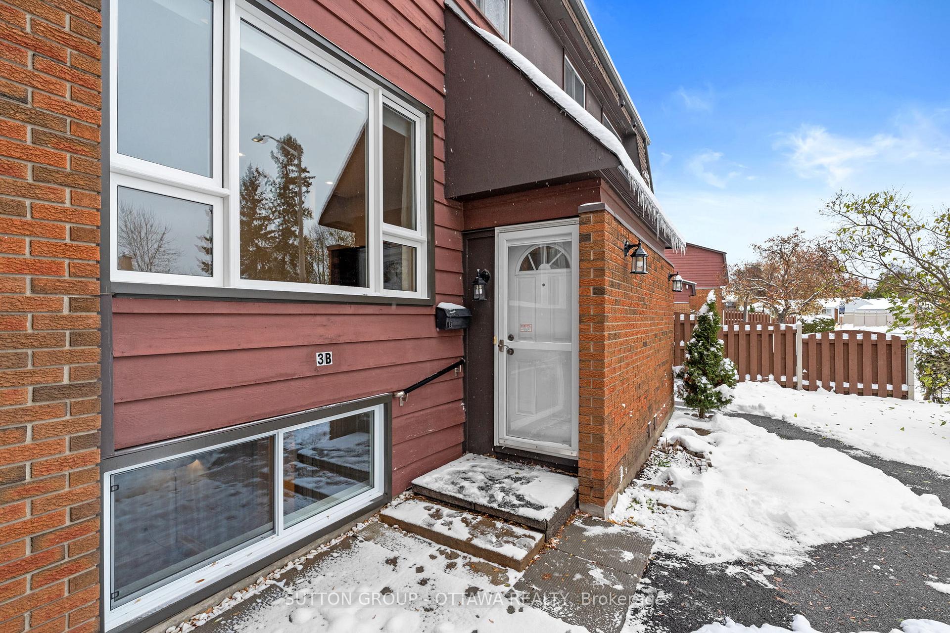 Photo 4 of Unit B, 3 Banner Road, Ottawa, Sheahan Estates/Trend Village — HOMEH