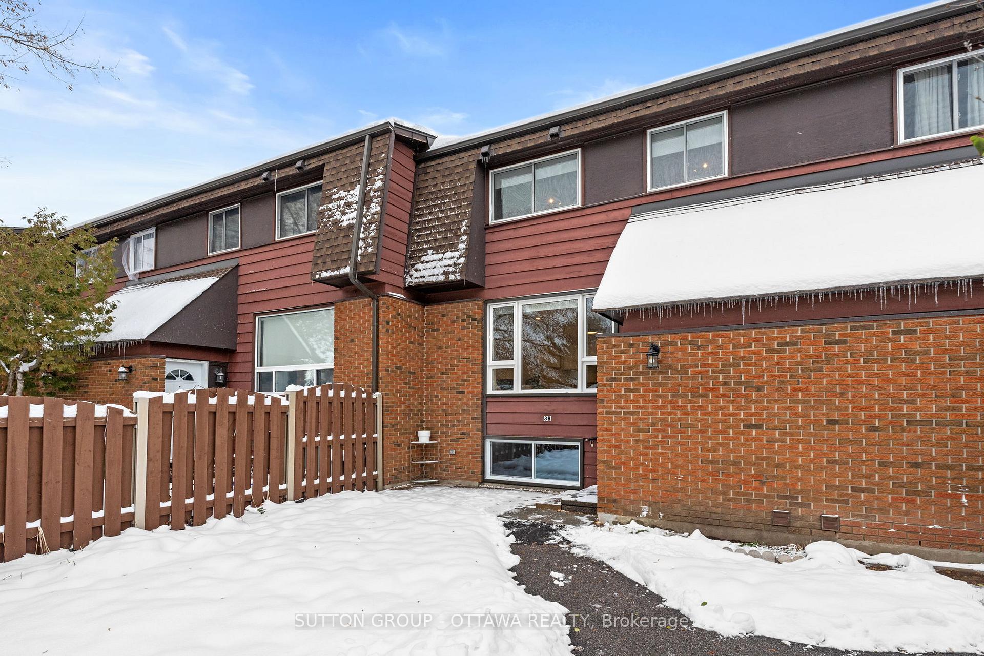 Photo 5 of Unit B, 3 Banner Road, Ottawa, Sheahan Estates/Trend Village — HOMEH