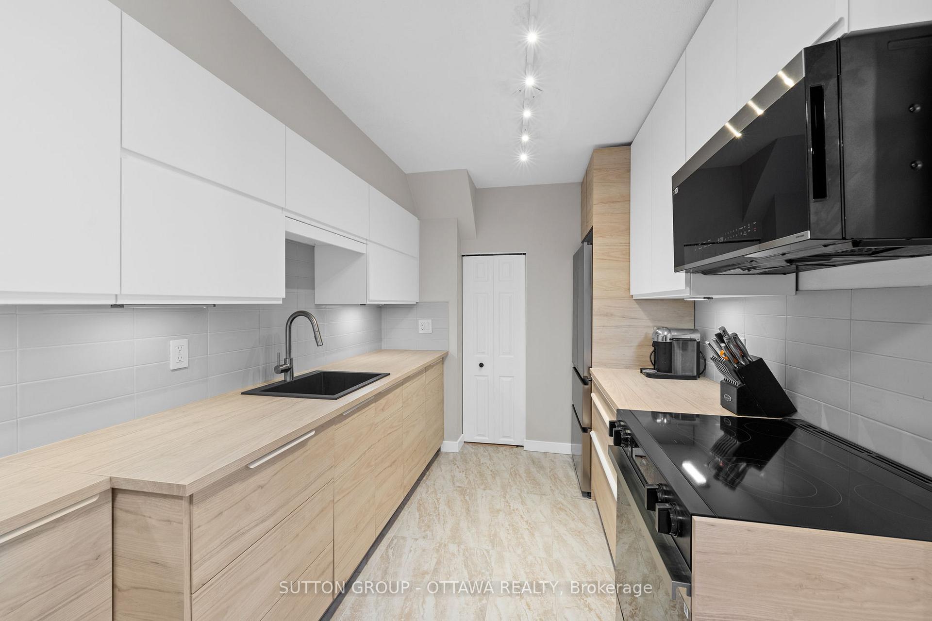 Photo 13 of Unit B, 3 Banner Road, Ottawa, Sheahan Estates/Trend Village — HOMEH