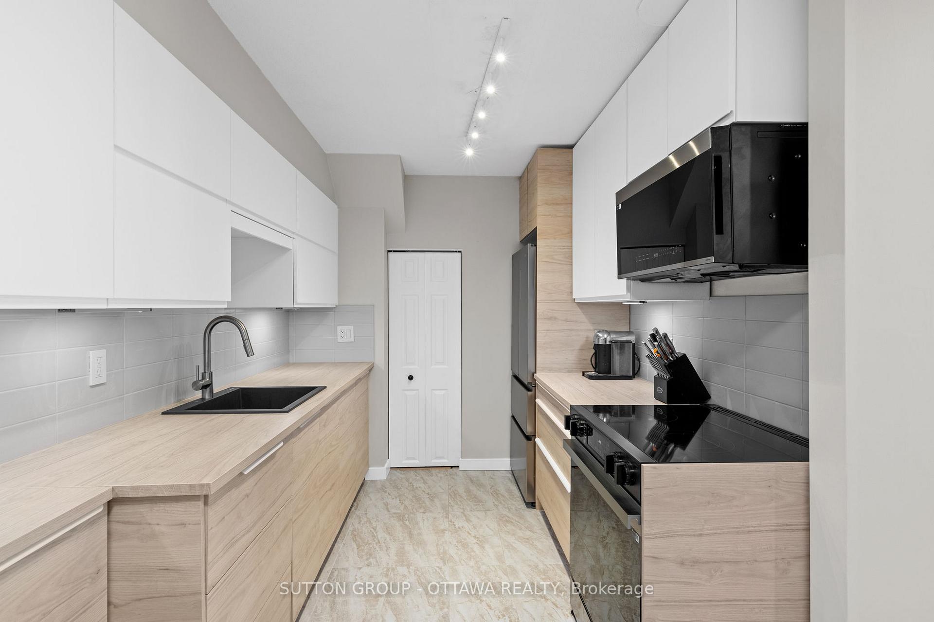 Photo 14 of Unit B, 3 Banner Road, Ottawa, Sheahan Estates/Trend Village — HOMEH