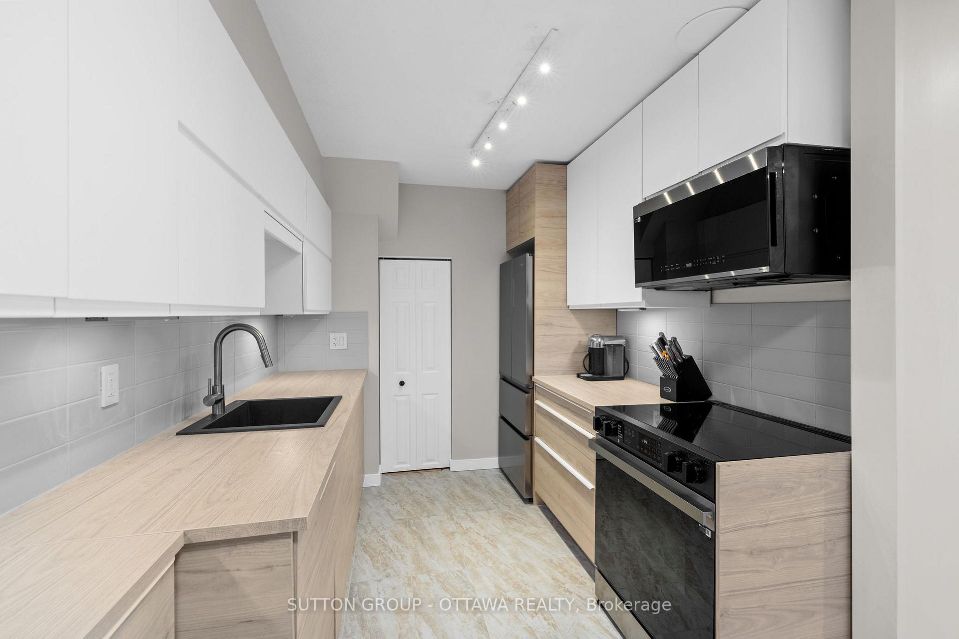 Photo 15 of Unit B, 3 Banner Road, Ottawa, Sheahan Estates/Trend Village — HOMEH