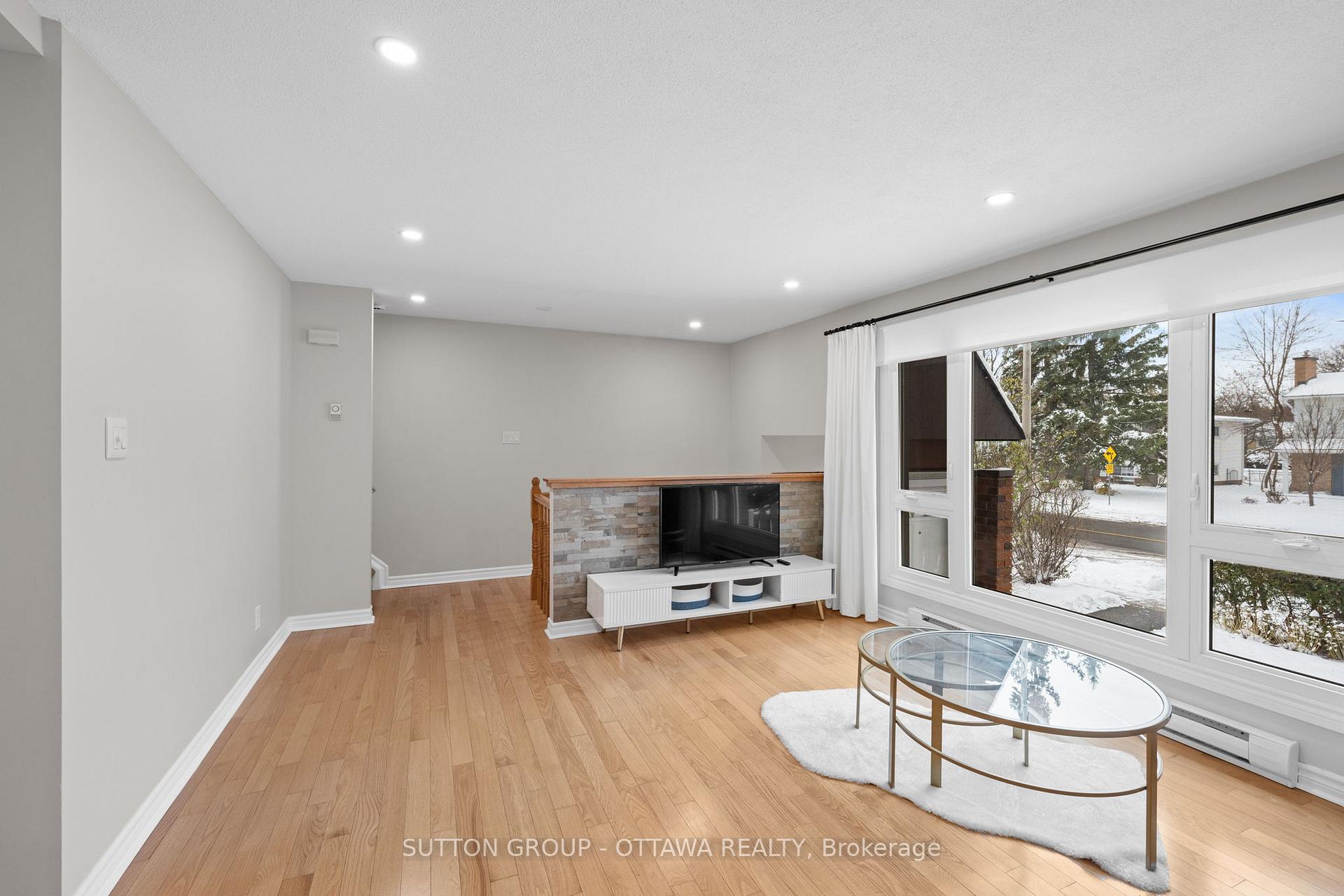 Photo 20 of Unit B, 3 Banner Road, Ottawa, Sheahan Estates/Trend Village — HOMEH