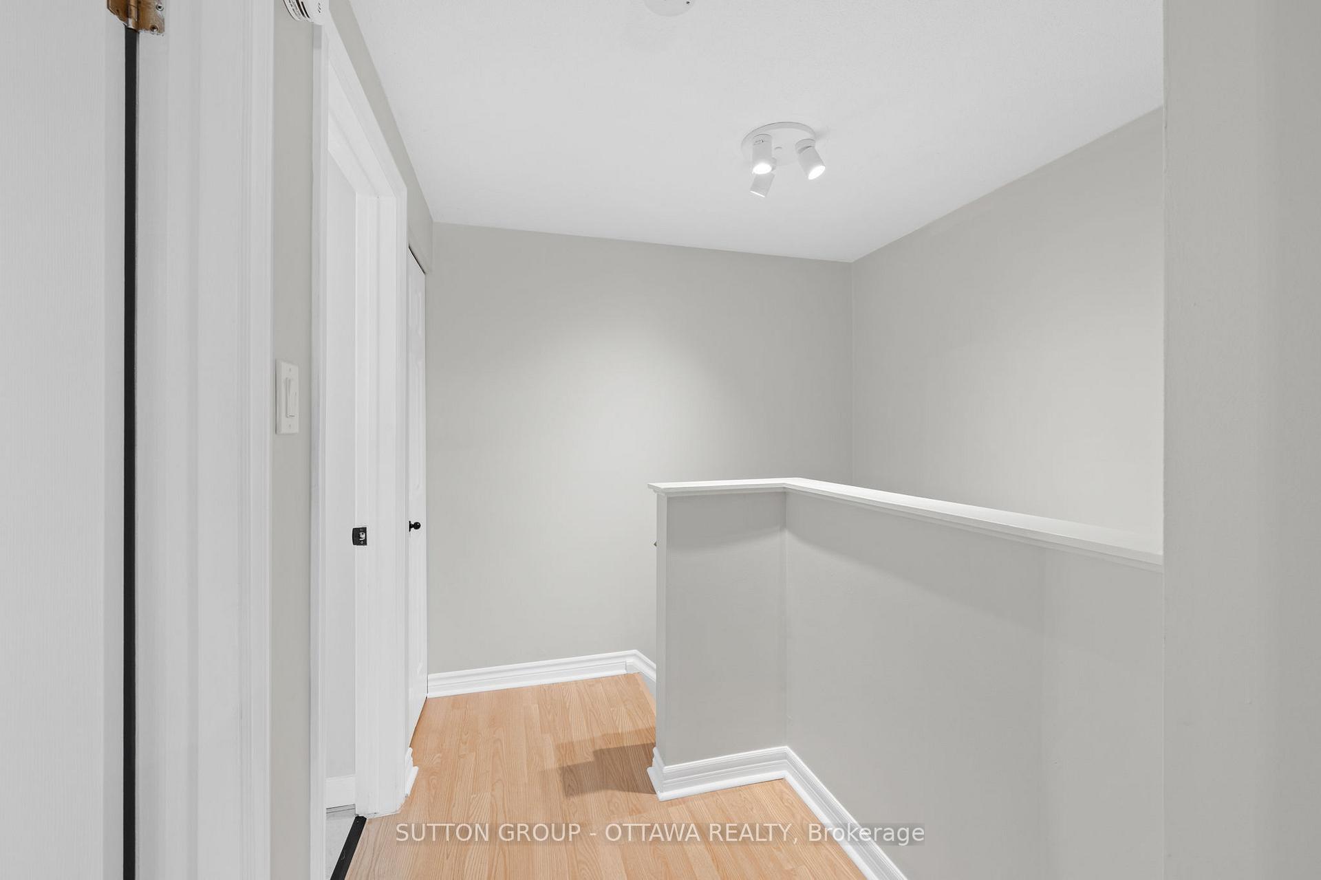 Photo 23 of Unit B, 3 Banner Road, Ottawa, Sheahan Estates/Trend Village — HOMEH