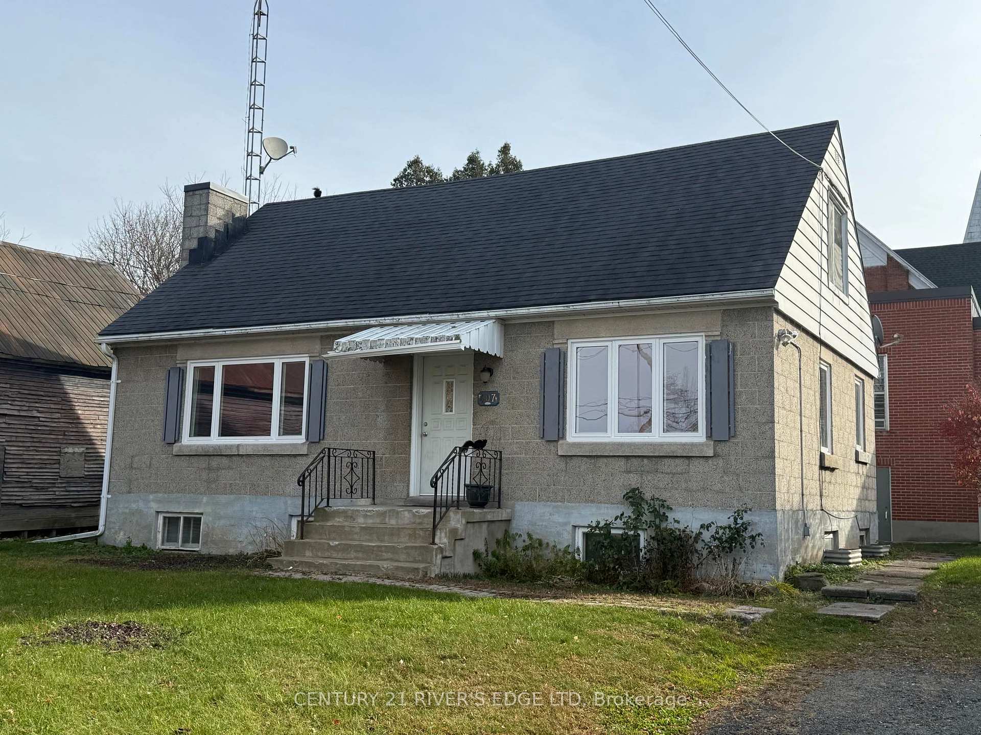 Photo 1 of 407 Lambert Street, Edwardsburgh/Cardinal, Town of Cardinal — HOMEH