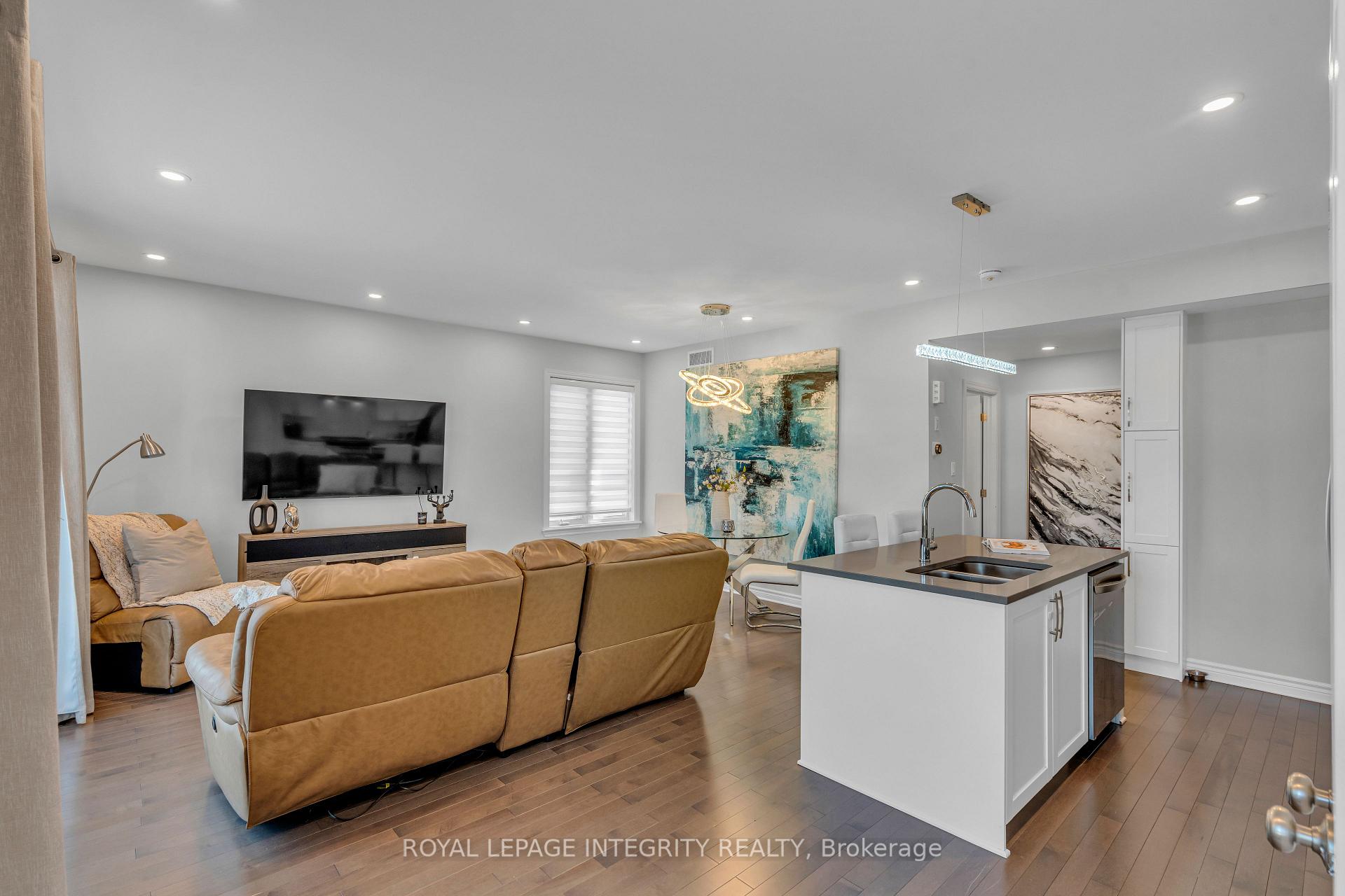 Photo 9 of 35 Carabiner Private, Ottawa, Mer Bleue/Bradley Estates/Anderson Park — HOMEH