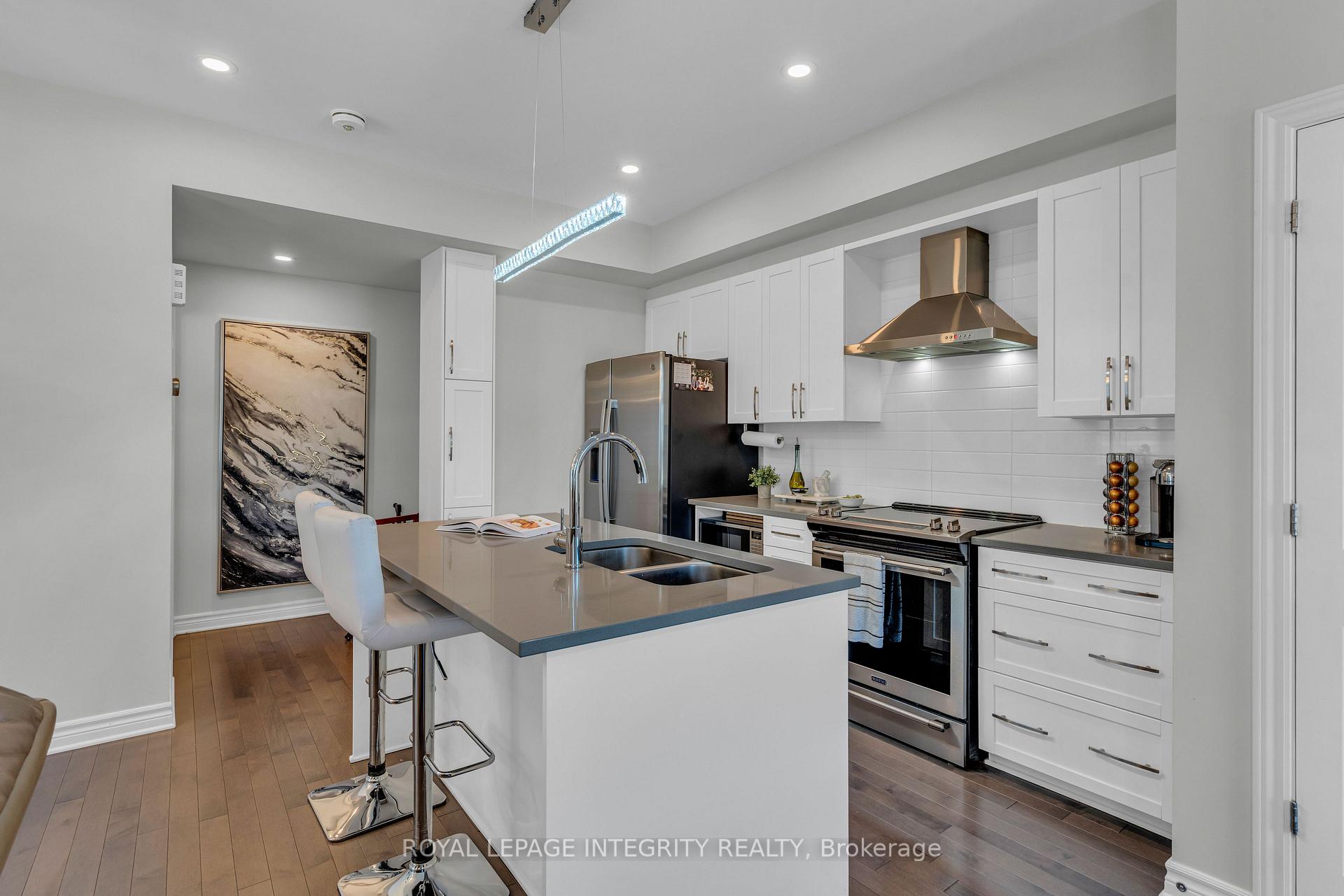 Photo 10 of 35 Carabiner Private, Ottawa, Mer Bleue/Bradley Estates/Anderson Park — HOMEH