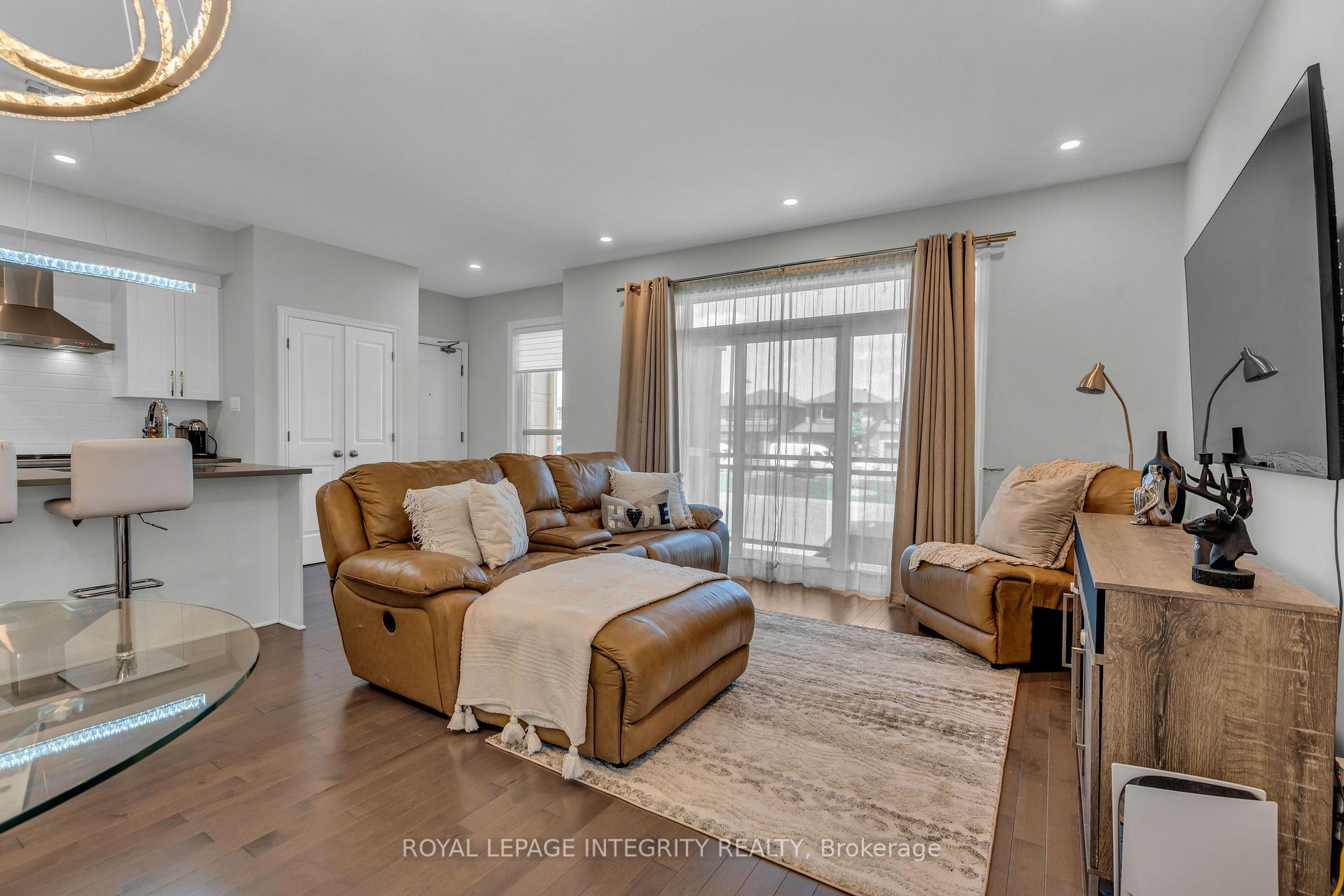 Photo 15 of 35 Carabiner Private, Ottawa, Mer Bleue/Bradley Estates/Anderson Park — HOMEH