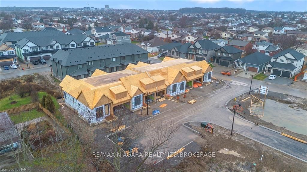 Photo 4 of Unit 2, 41 Ivy Crescent, Thorold, Confederation Heights — HOMEH