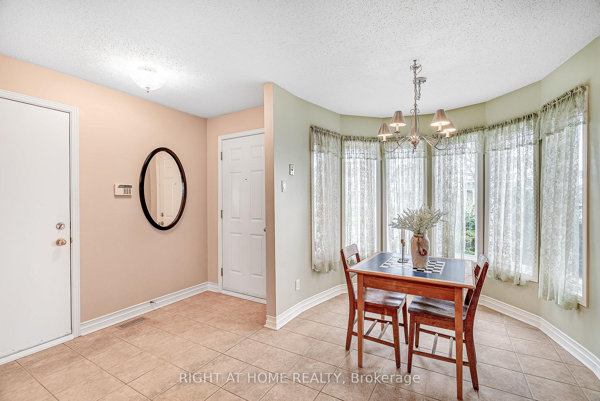 Photo 2 of 1179 Whiterock Street, Ottawa, Carson Grove — HOMEH