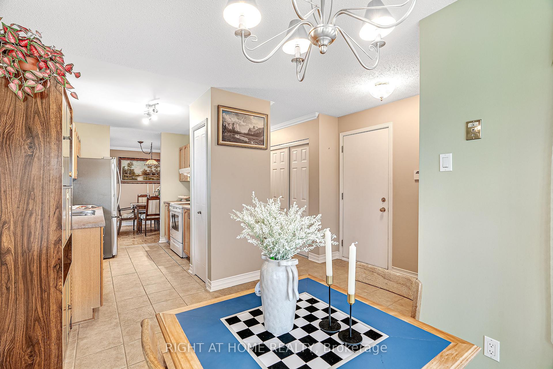 Photo 4 of 1179 Whiterock Street, Ottawa, Carson Grove — HOMEH