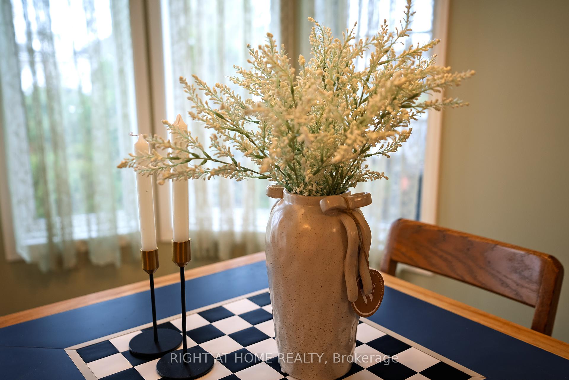 Photo 3 of 1179 Whiterock Street, Ottawa, Carson Grove — HOMEH