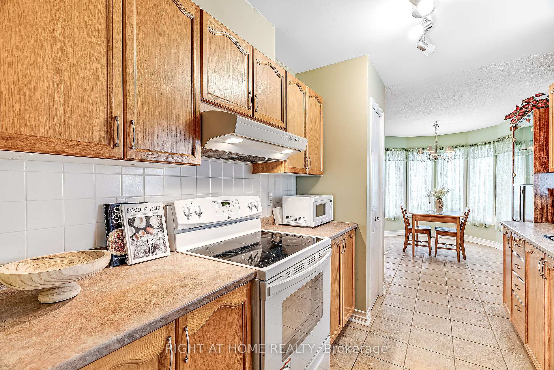 Photo 6 of 1179 Whiterock Street, Ottawa, Carson Grove — HOMEH