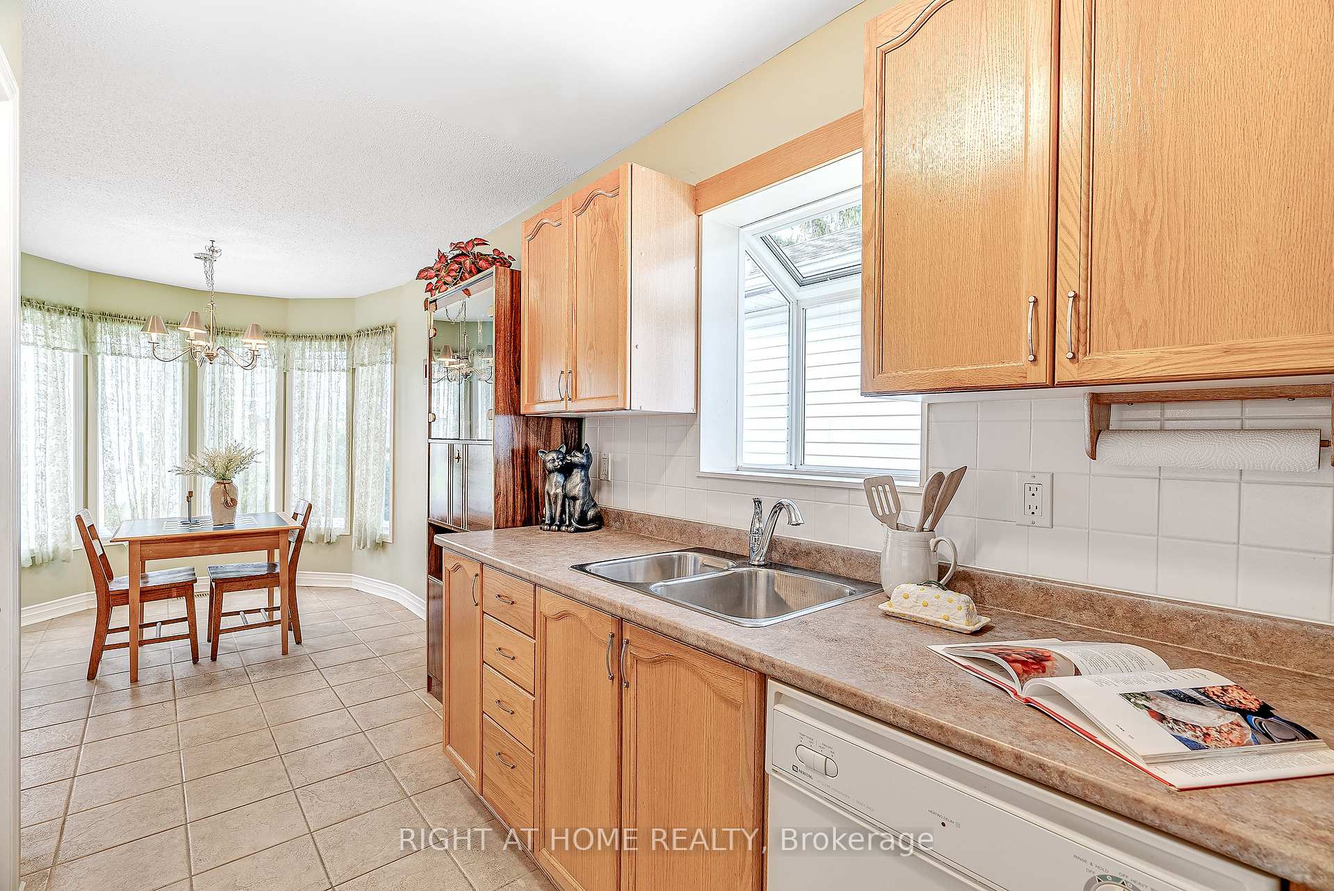 Photo 9 of 1179 Whiterock Street, Ottawa, Carson Grove — HOMEH
