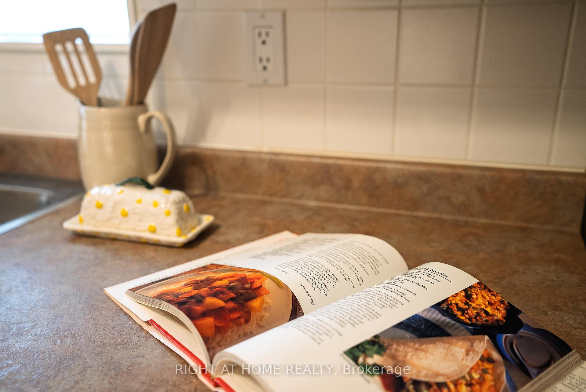 Photo 8 of 1179 Whiterock Street, Ottawa, Carson Grove — HOMEH