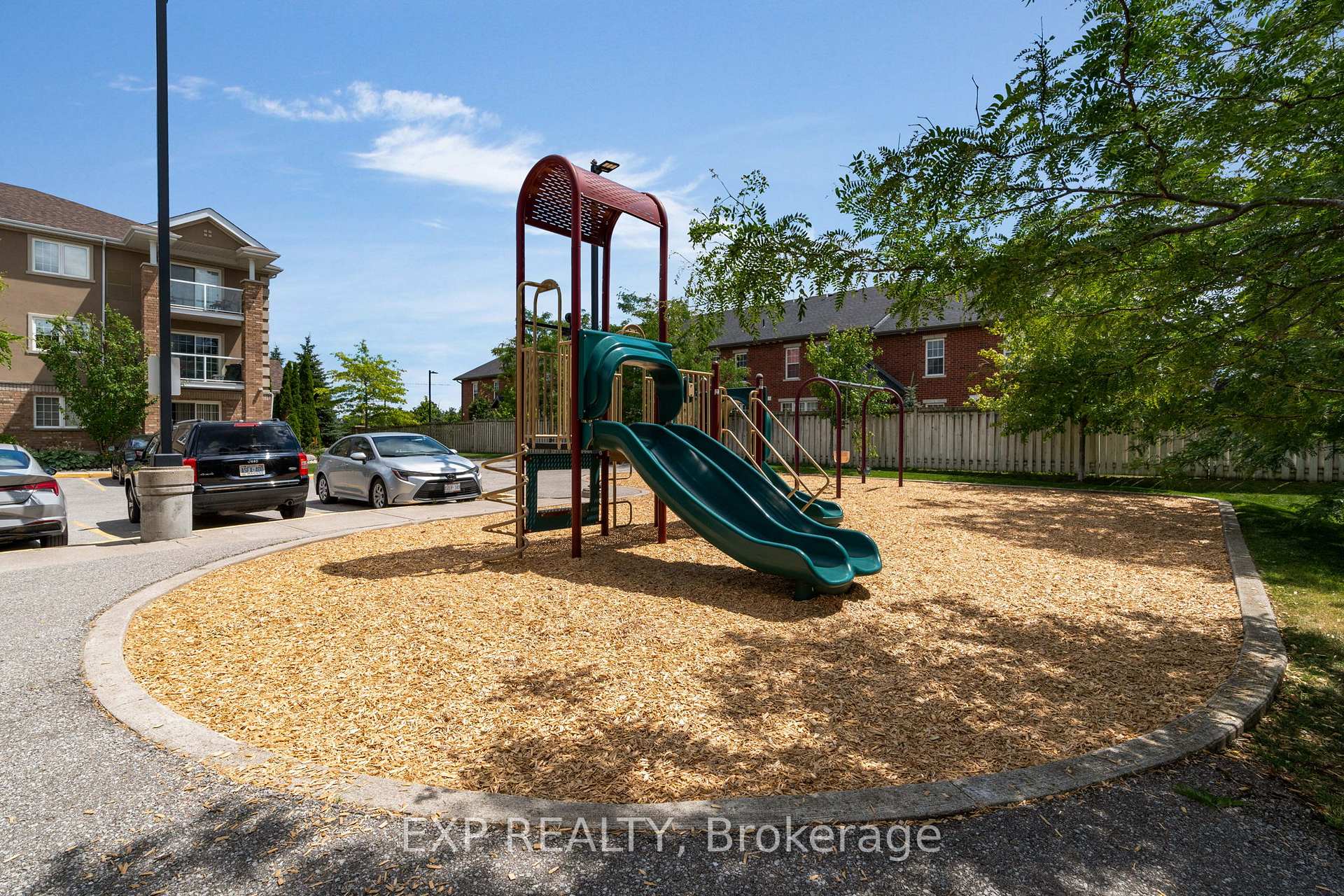 Photo 16 of Unit 3, 135 Sydenham Wells, Barrie, Georgian Drive — HOMEH