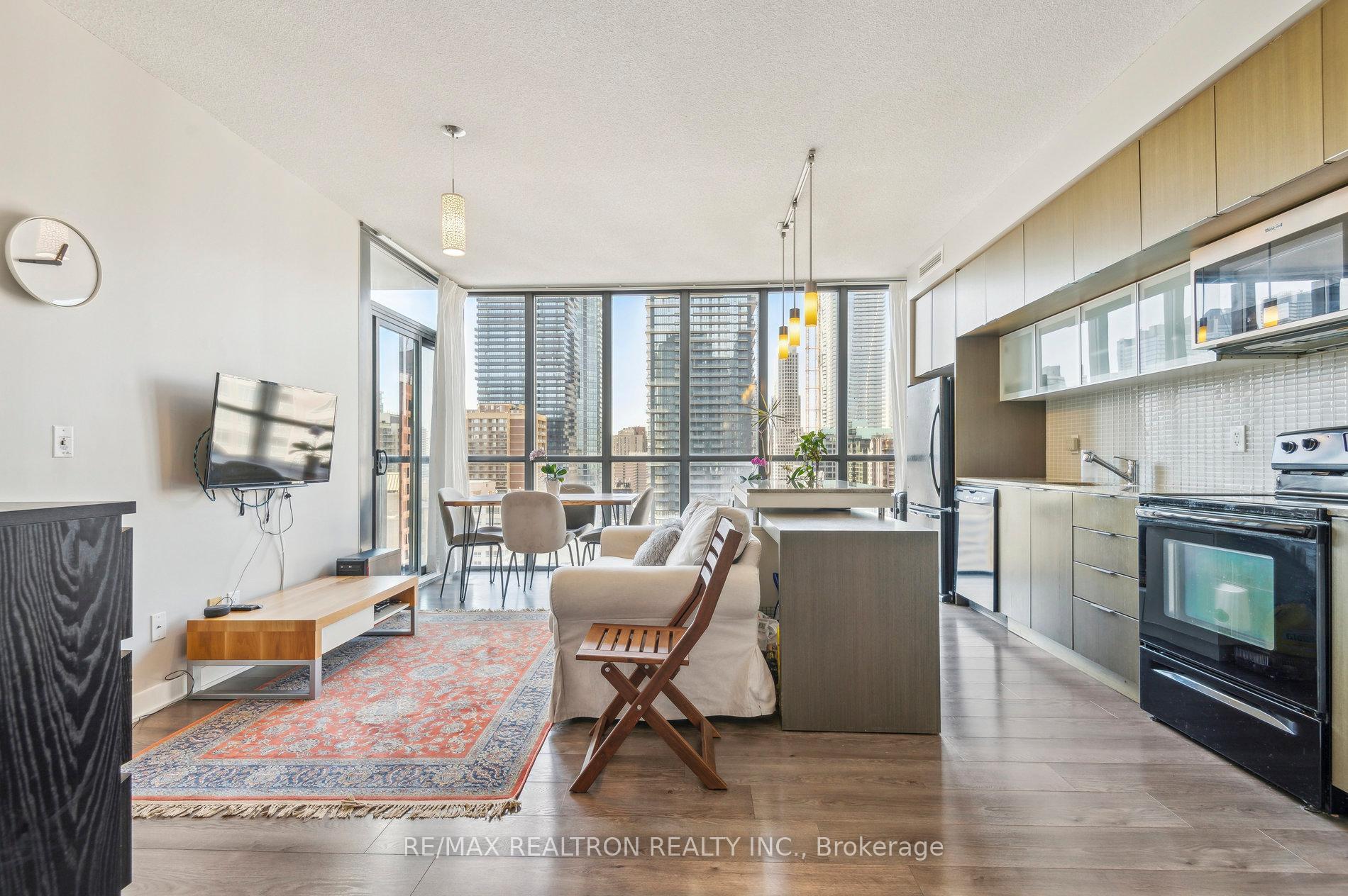 Photo 7 of Unit 2006, 110 Charles Street E, Toronto, Church-Yonge Corridor — HOMEH